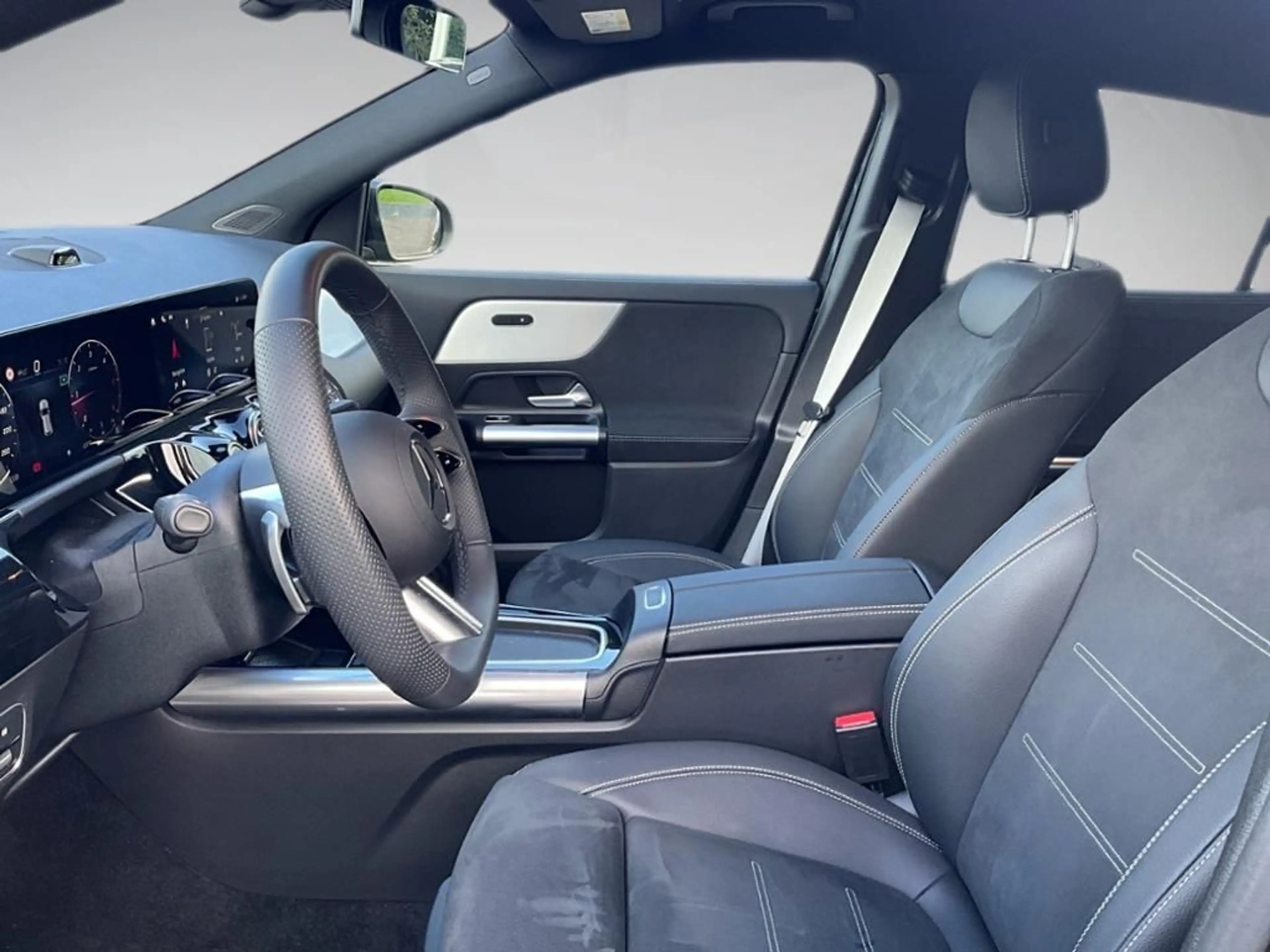 Mercedes-Benz GLA 200 d AMG AUT Kam. KlimaA LED LM PDC ParkAss — photo 8