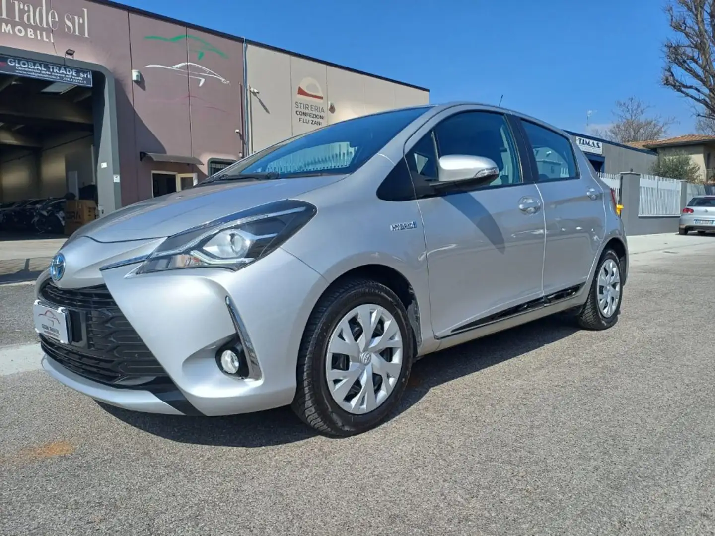 Toyota Yaris 1.5 Hybrid 5 porte Business Unico Proprietario Argento - 1