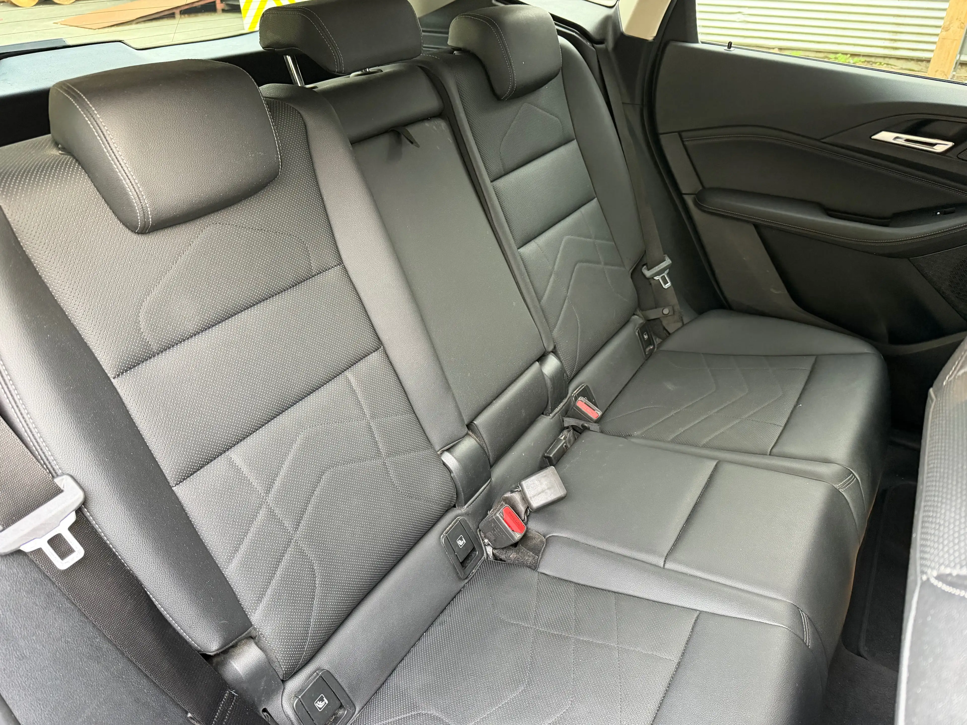 BMW 225 Active Tourer PHEV 225xeA (180 kW) — photo 11