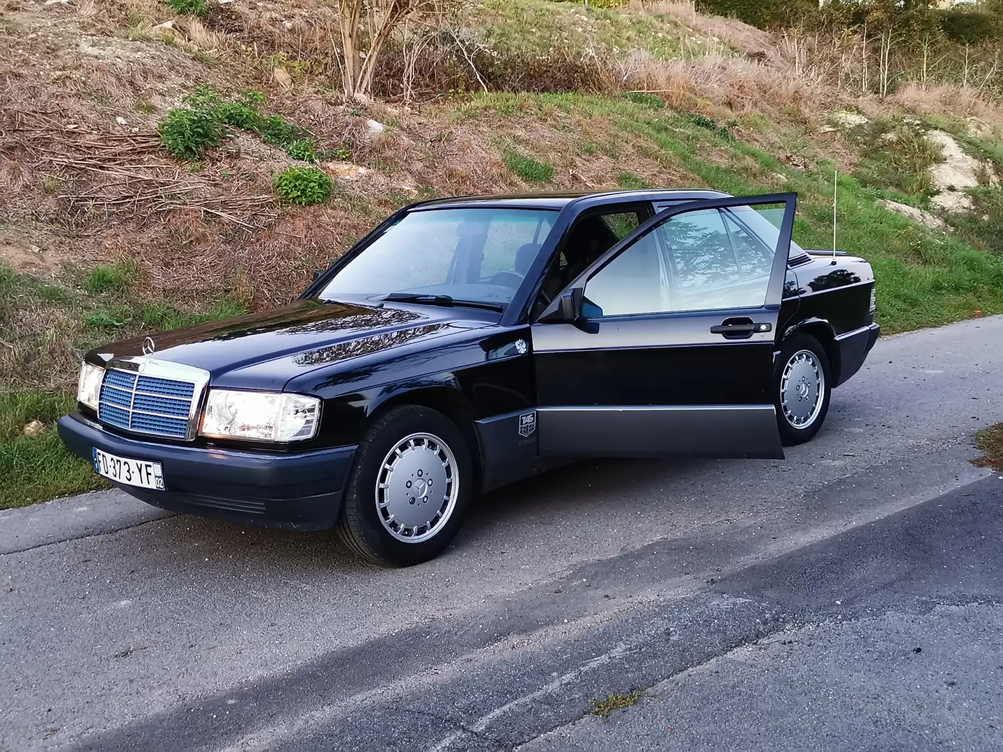 Mercedes-Benz 190 190 E 1.8 Noir - 1
