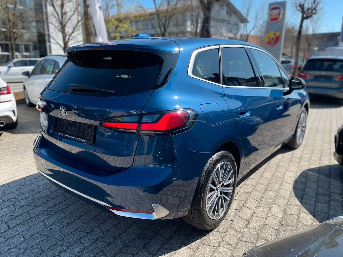BMW 223 Active Tourer XDrive Luxury Bleu - 2