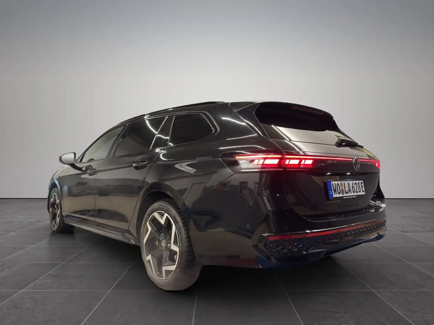 Volkswagen Passat Variant 1.5 TSI eHybrid R-Line *PANO*HARMAN-KARDON*MATRIX* Schwarz - 2