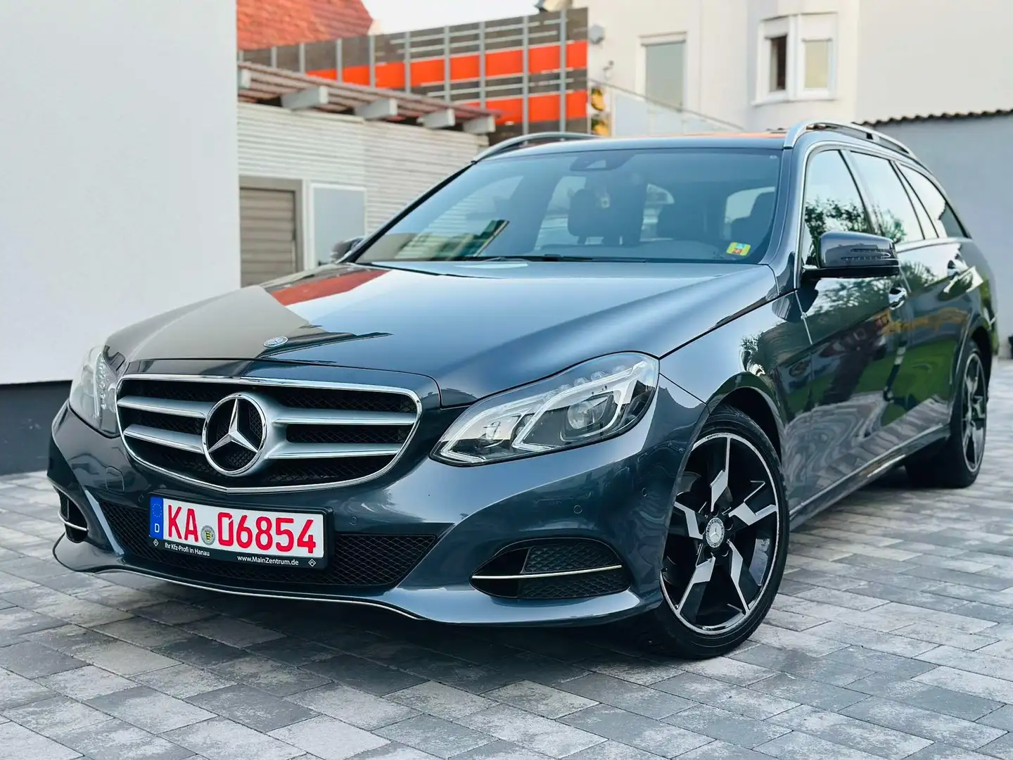 Mercedes-Benz E 220 E 220 CDI BlueEfficiency*XENON*LEDER* Grau - 1