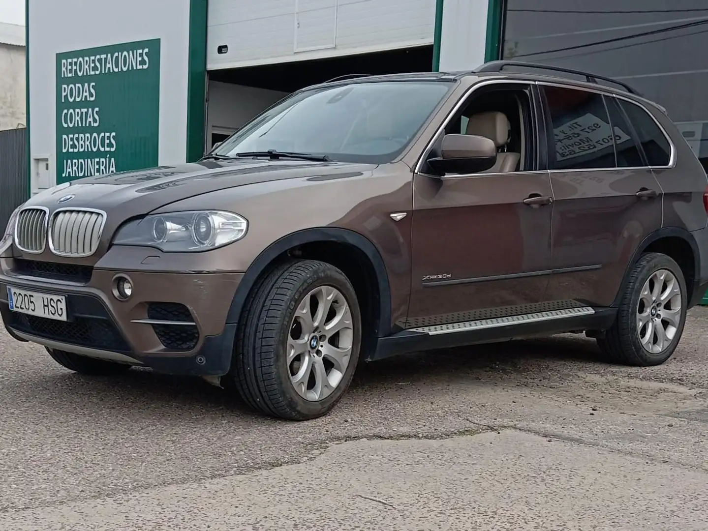 BMW X5 M M50dA Brązowy - 1