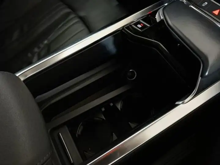 Audi e-tron 50 quattro 2022, foto 11