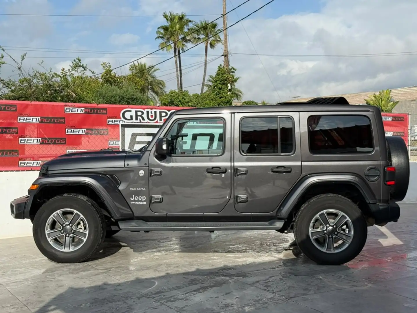 Jeep Wrangler Unlimited 2.2CRD Sahara 8ATX Gris - 2