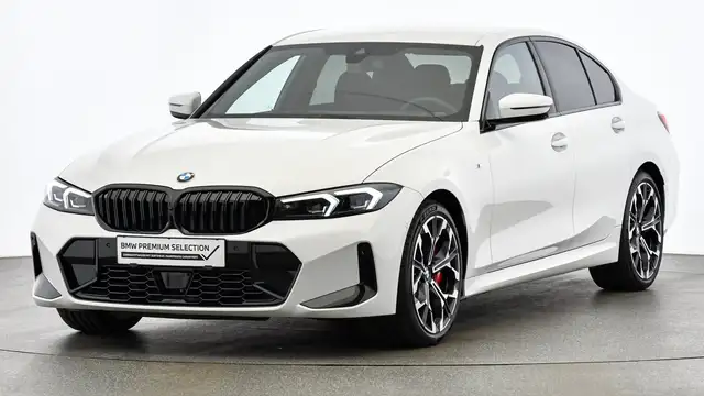 BMW 3 Series view 4
