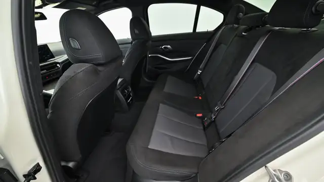 BMW 3 Series view 6