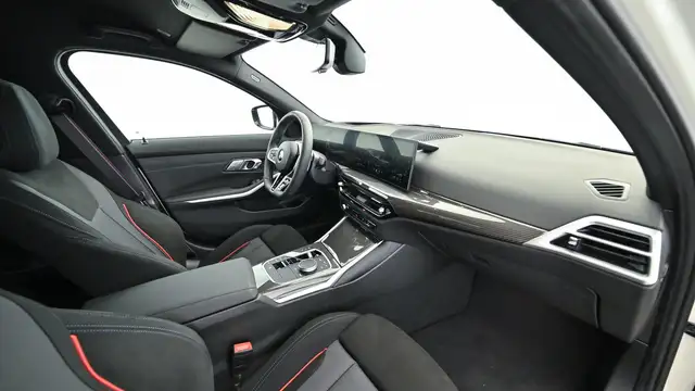 BMW 3 Series view 10