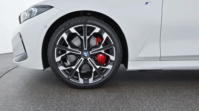 BMW 3 Series view 11