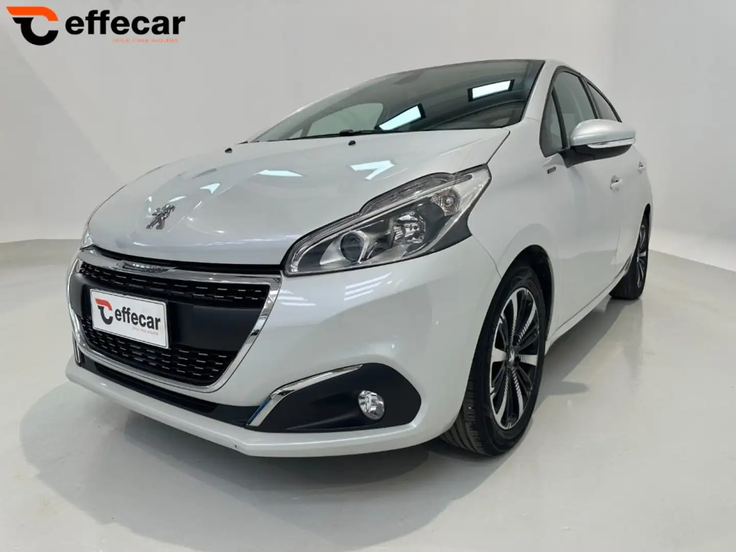 Peugeot 208 82CV 5 porte NEOPATENTATI Weiß - 1