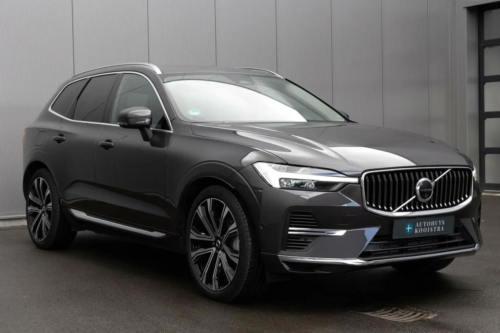 Volvo XC60 2.0 Recharge T6 AWD Ultra Bright Grigio - 2