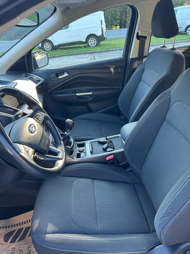 Ford Kuga Ford Kuga 1,5TDCi, AHK, Xenon, Winterpaket,... Zwart - 2