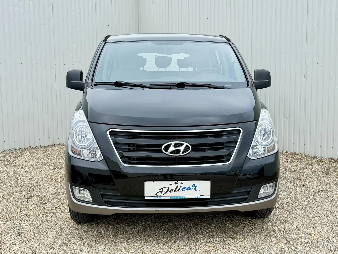 Hyundai Starex 2,5 CRDi Comfort ARBÖ Pickerl 03.2027 Schwarz - 2