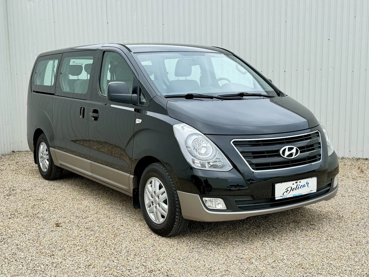 Hyundai Starex 2,5 CRDi Comfort ARBÖ Pickerl 03.2027 Schwarz - 1
