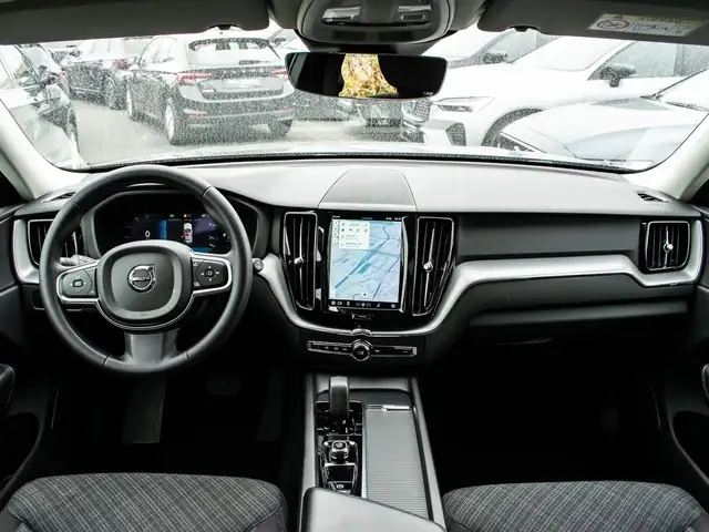 Volvo XC60 view 11