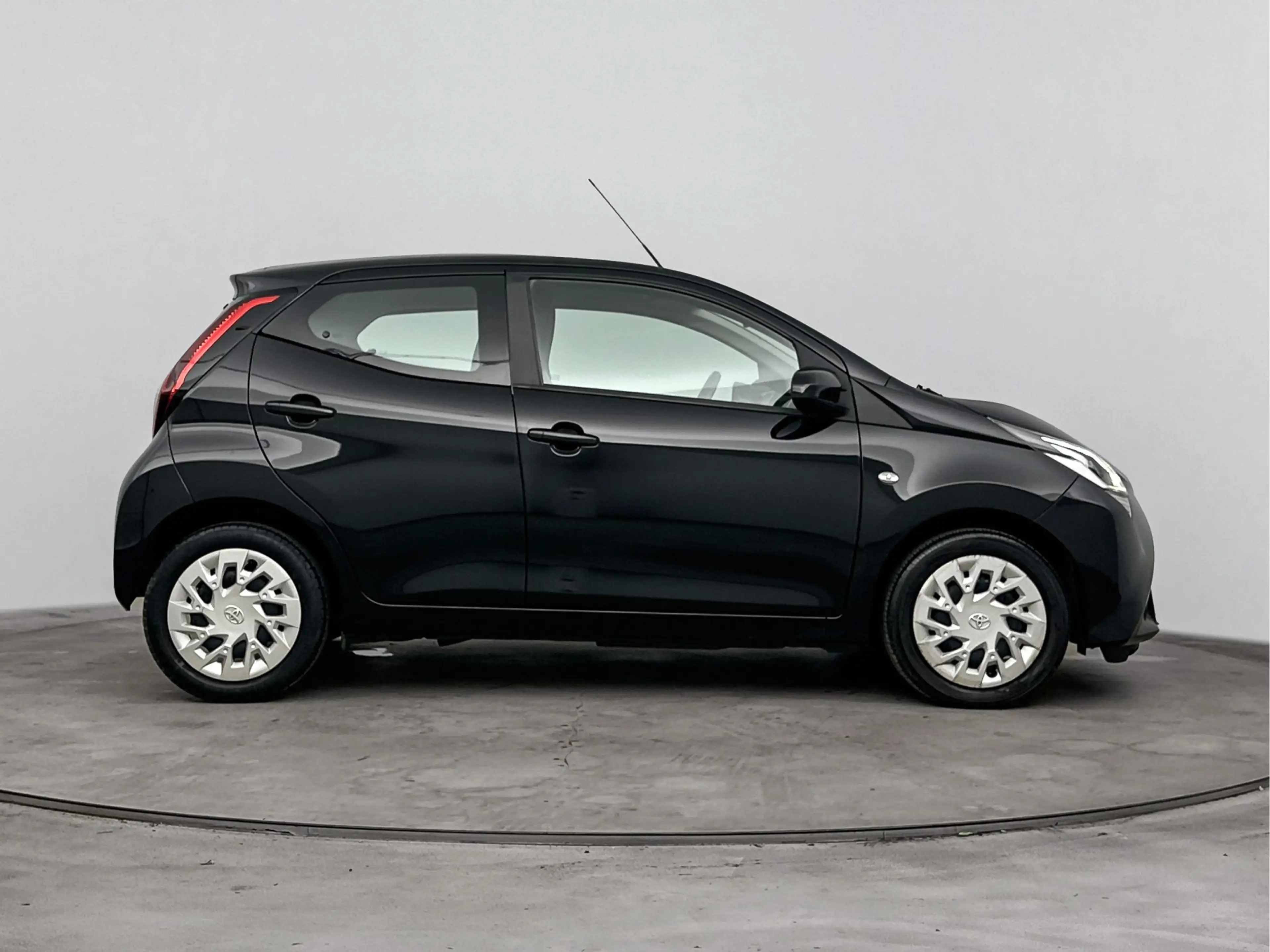 Toyota Aygo 1.0 VVT-i x-play | Airco | Cruise Control | Achter — photo 11