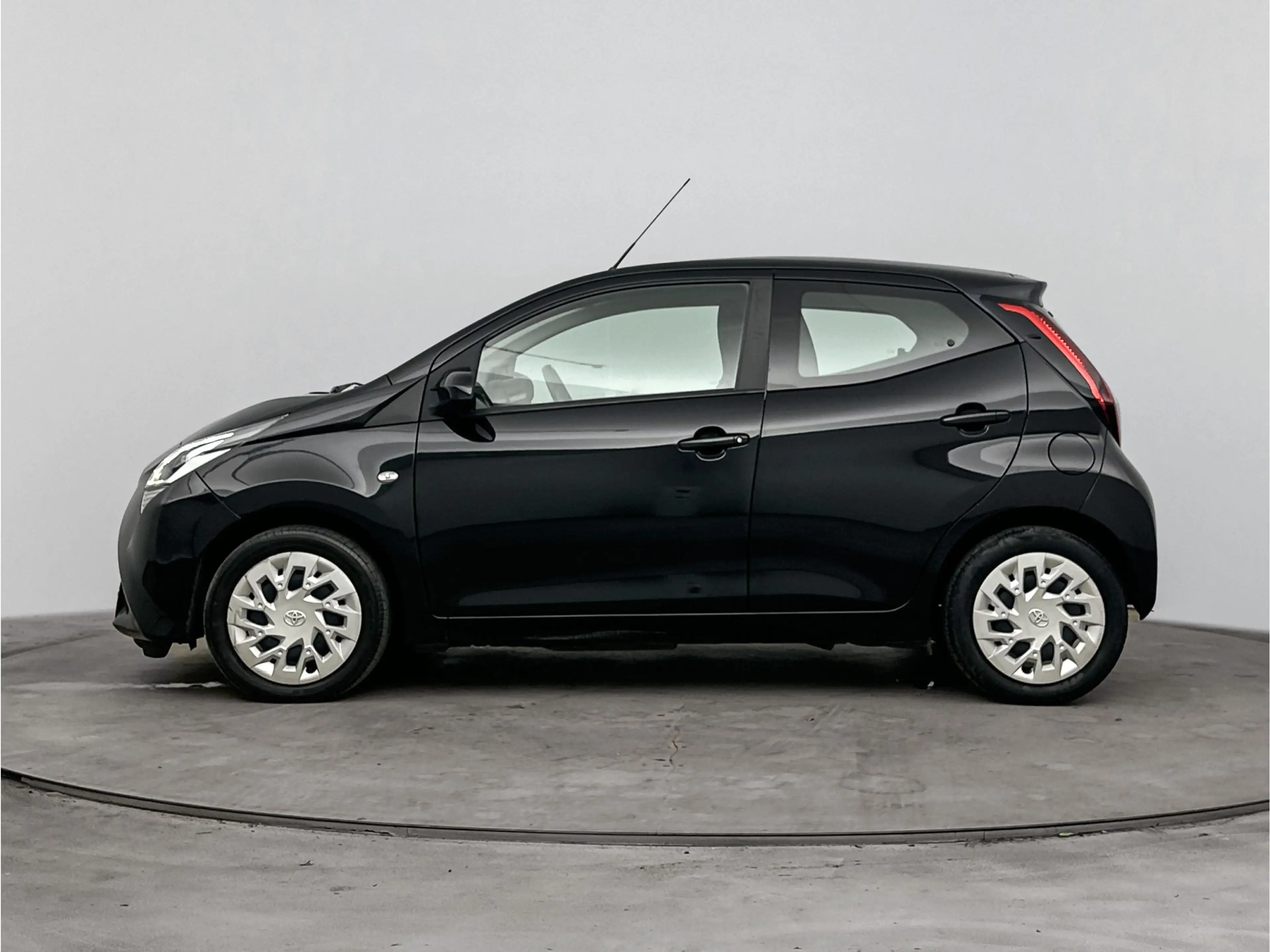 Toyota Aygo 1.0 VVT-i x-play | Airco | Cruise Control | Achter — photo 3