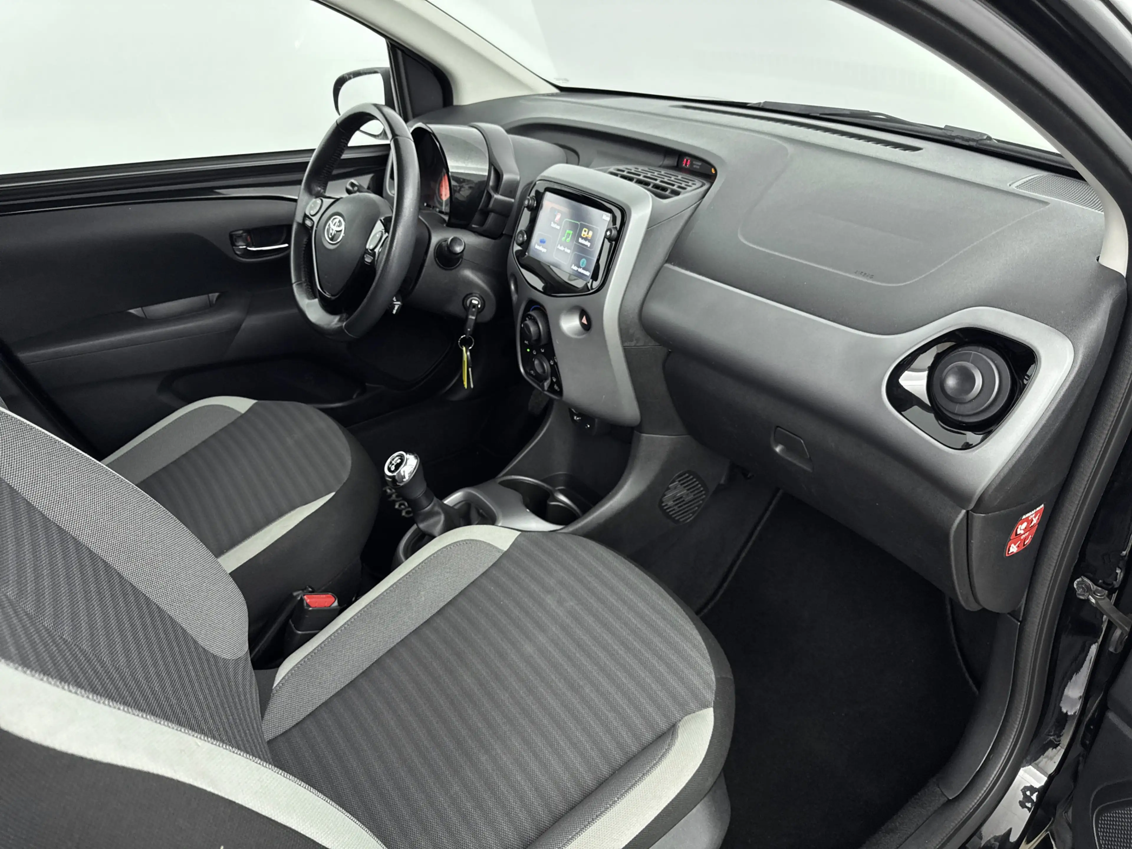 Toyota Aygo 1.0 VVT-i x-play | Airco | Cruise Control | Achter — photo 6