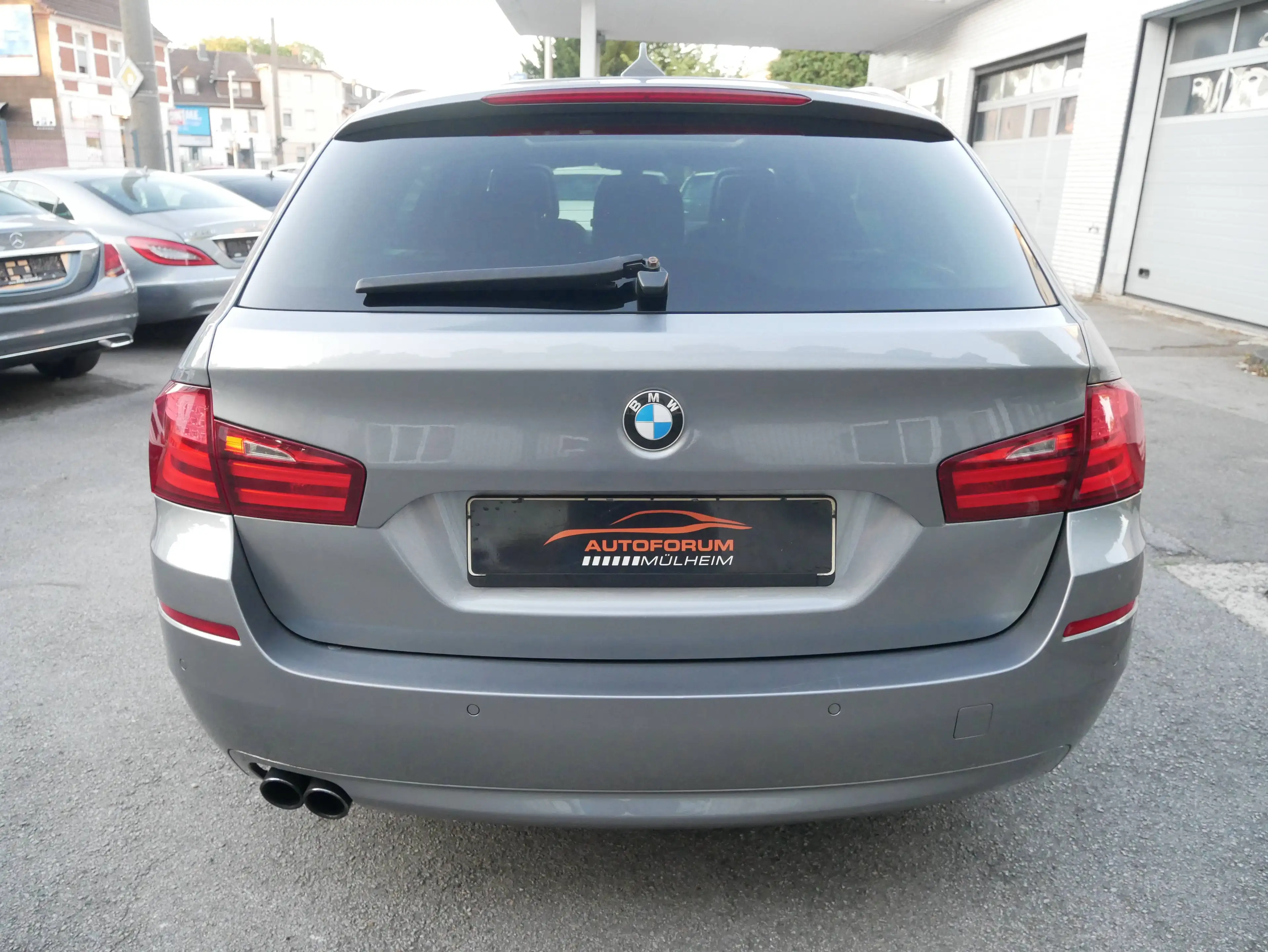 BMW 525 525 d xDrive Touring Aut. Pano Leder Navi Bi-Xenon AHK PDC ZV MFL — photo 4