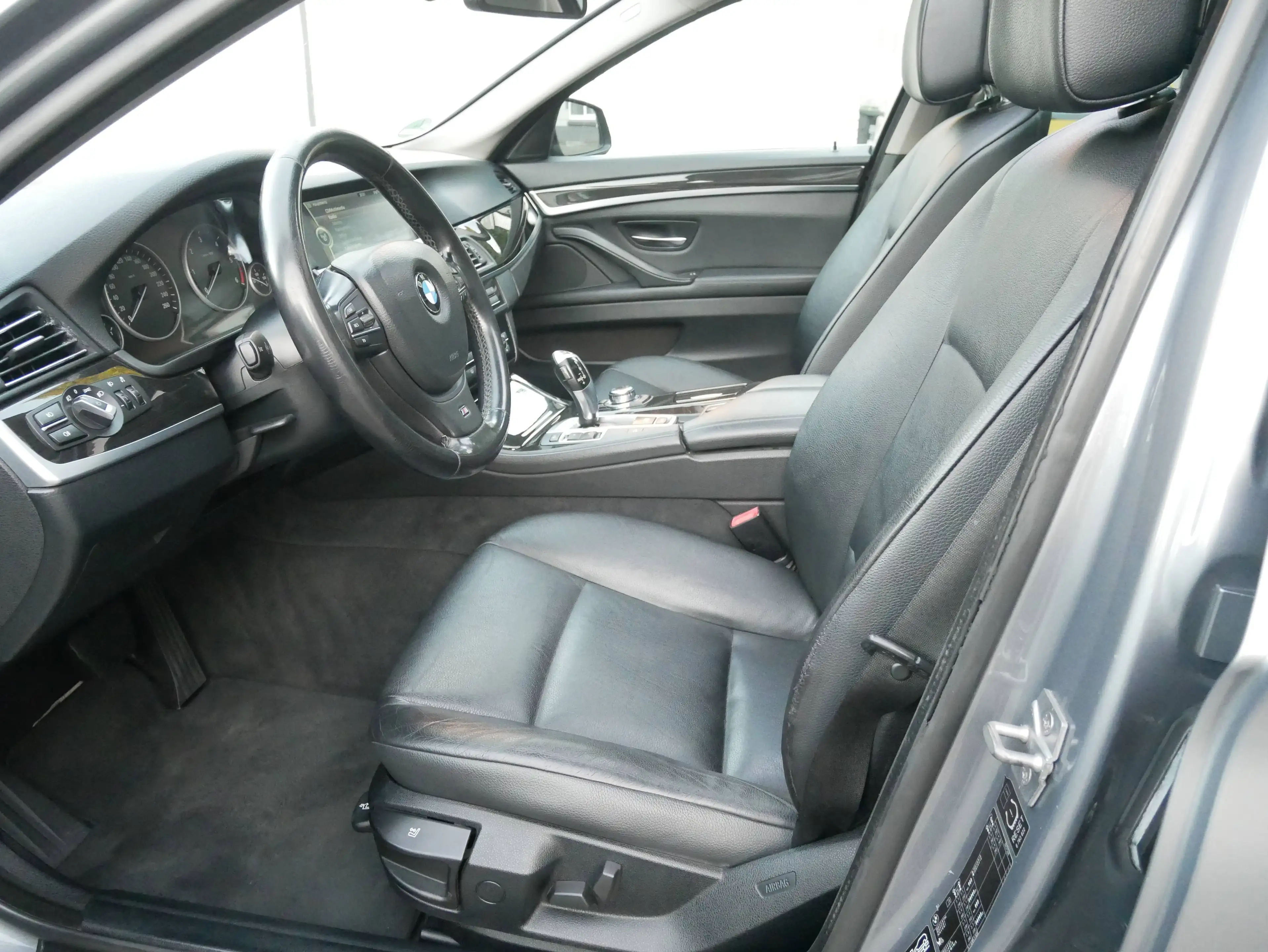 BMW 525 525 d xDrive Touring Aut. Pano Leder Navi Bi-Xenon AHK PDC ZV MFL — photo 10