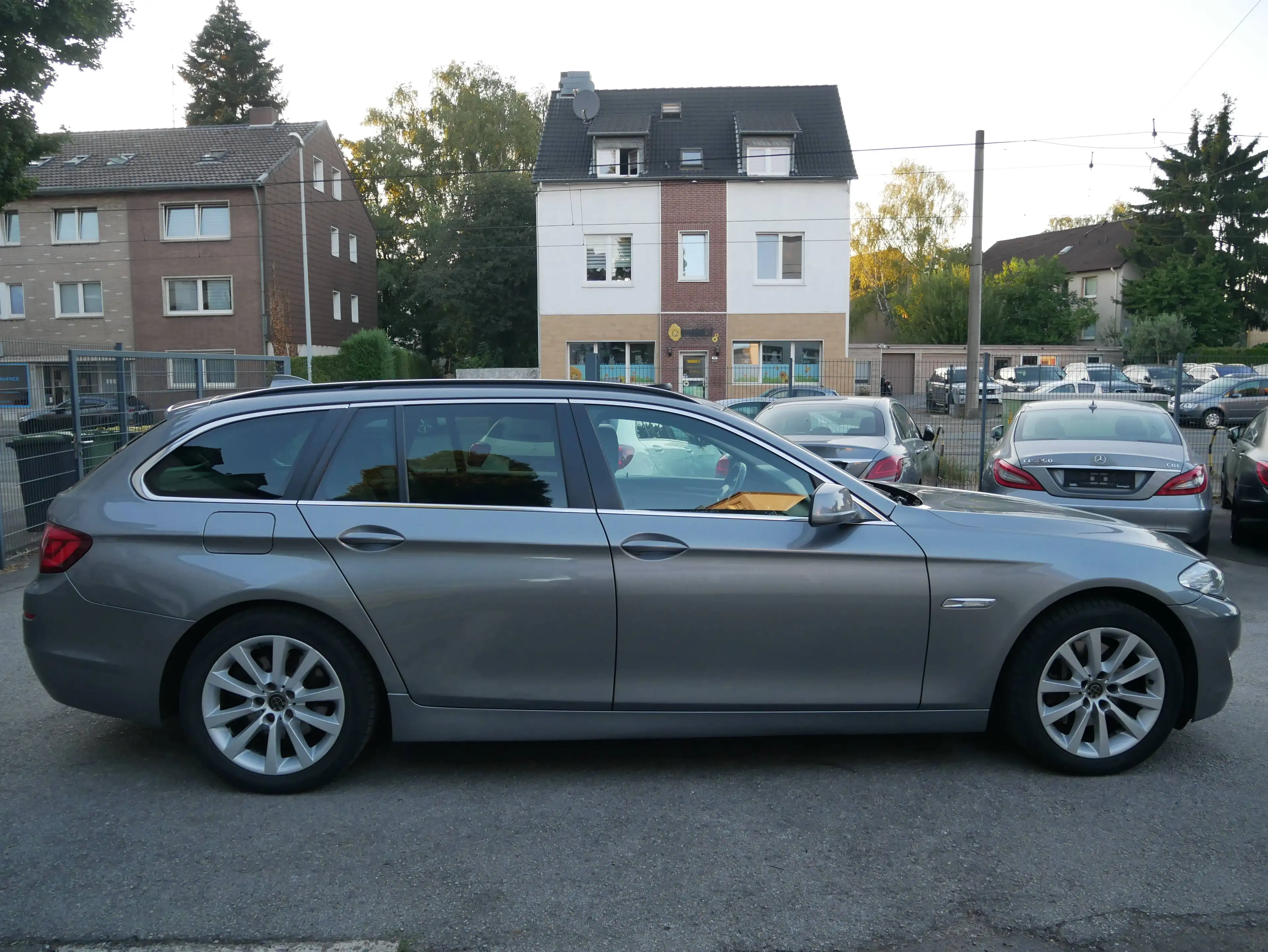 BMW 525 525 d xDrive Touring Aut. Pano Leder Navi Bi-Xenon AHK PDC ZV MFL — photo 6