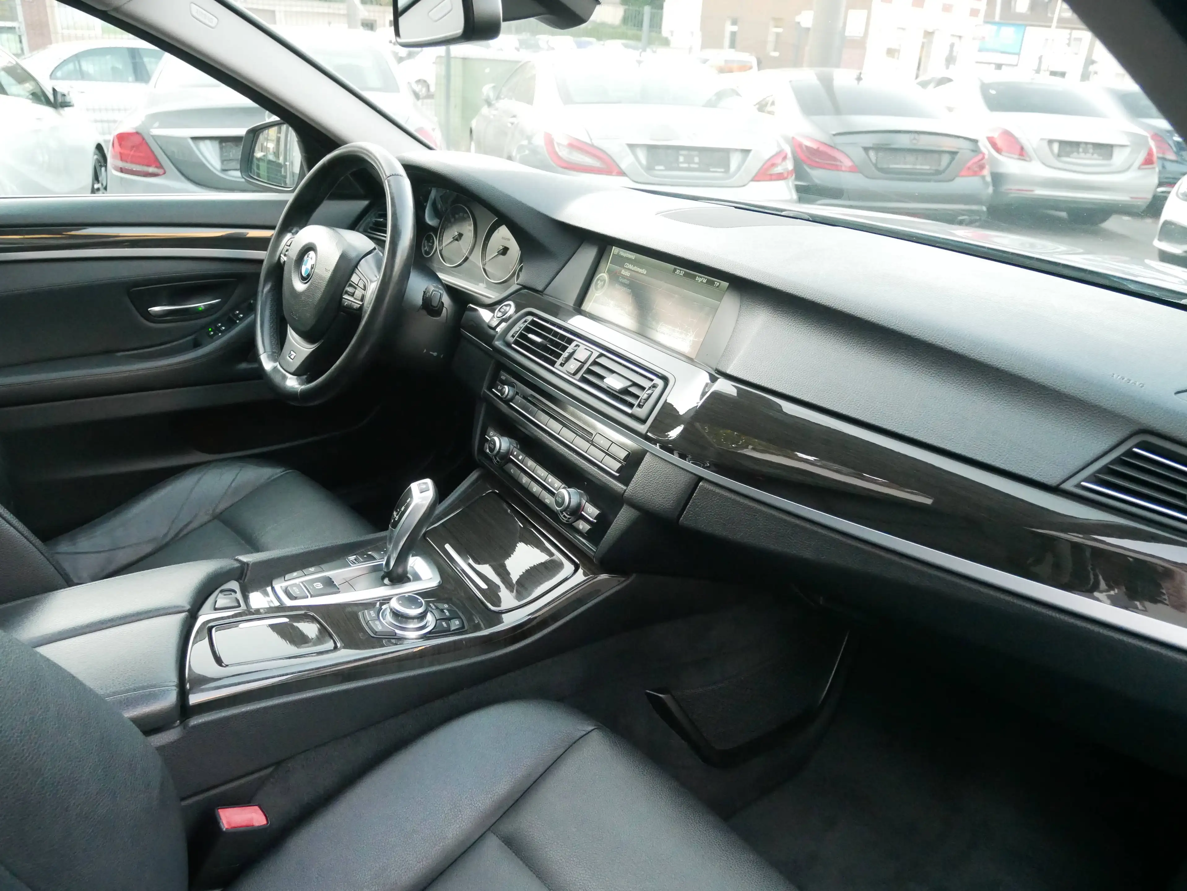 BMW 525 525 d xDrive Touring Aut. Pano Leder Navi Bi-Xenon AHK PDC ZV MFL — photo 12