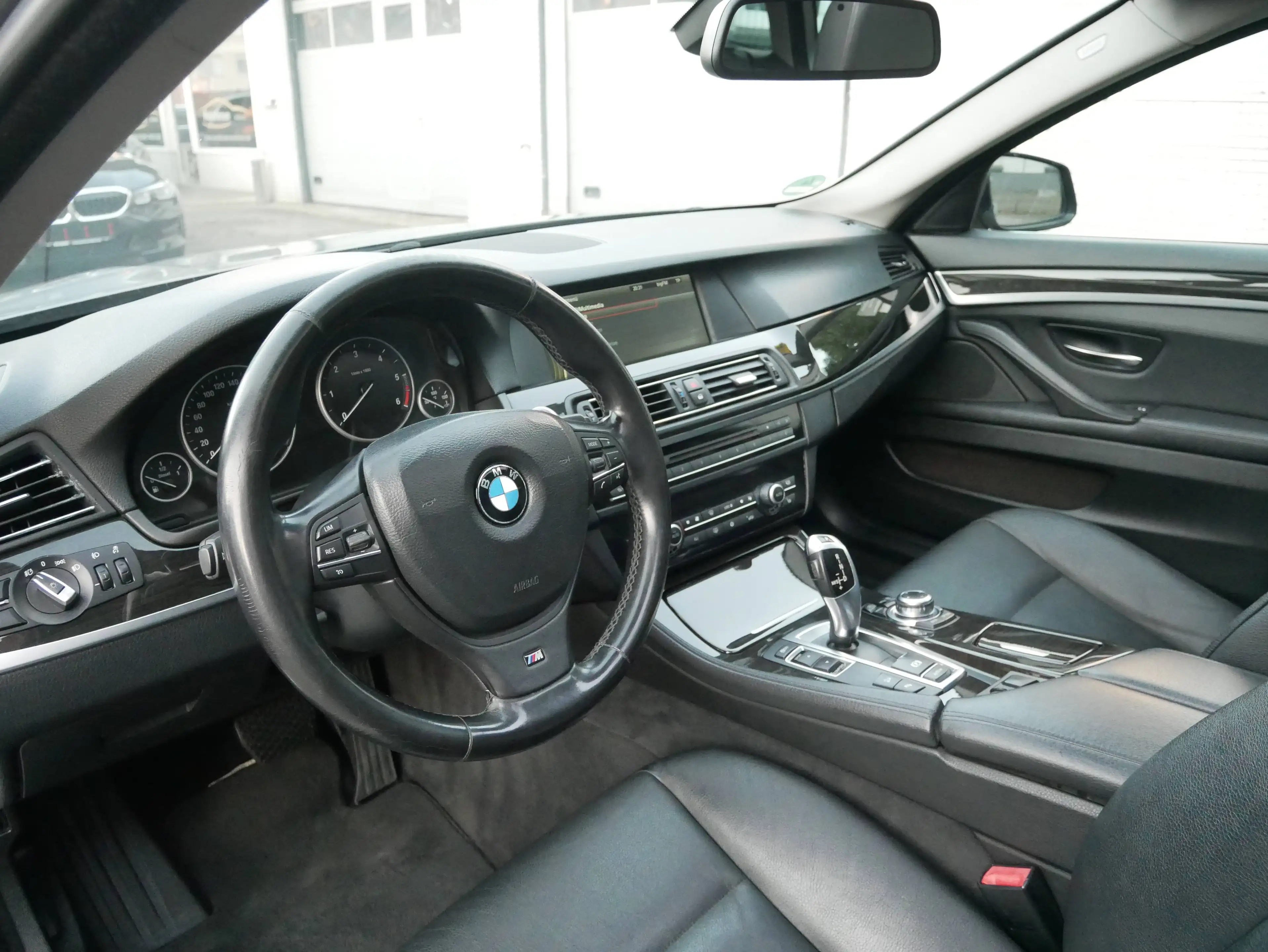 BMW 525 525 d xDrive Touring Aut. Pano Leder Navi Bi-Xenon AHK PDC ZV MFL — photo 9