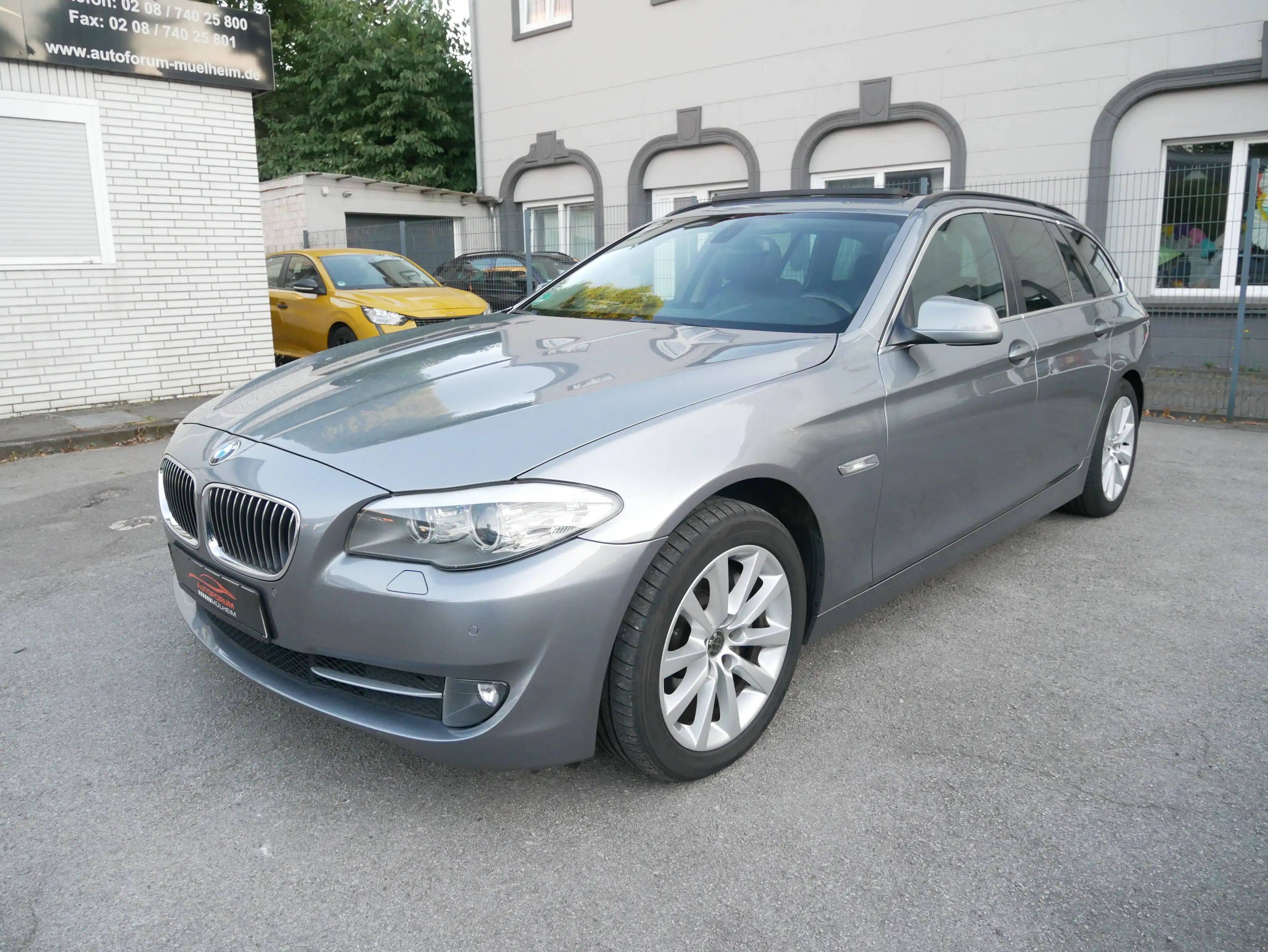 BMW 525 525 d xDrive Touring Aut. Pano Leder Navi Bi-Xenon AHK PDC ZV MFL