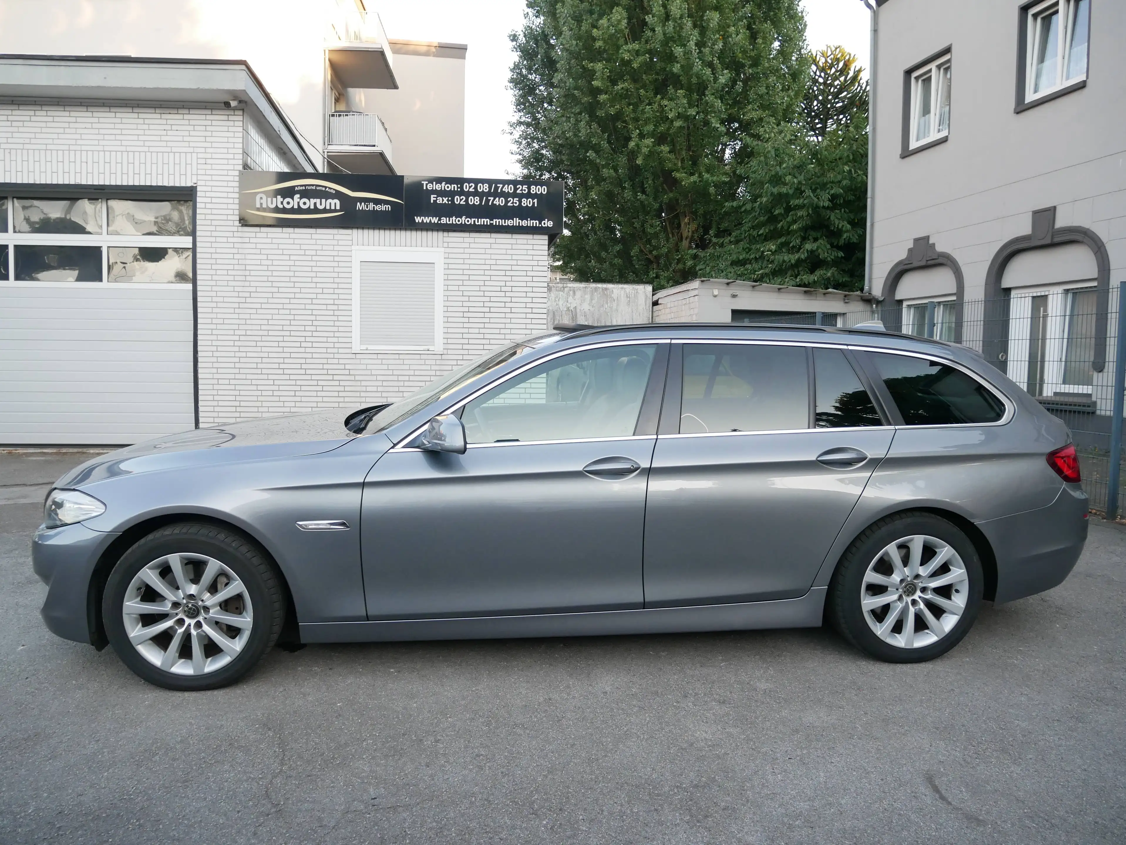 BMW 525 525 d xDrive Touring Aut. Pano Leder Navi Bi-Xenon AHK PDC ZV MFL — photo 2