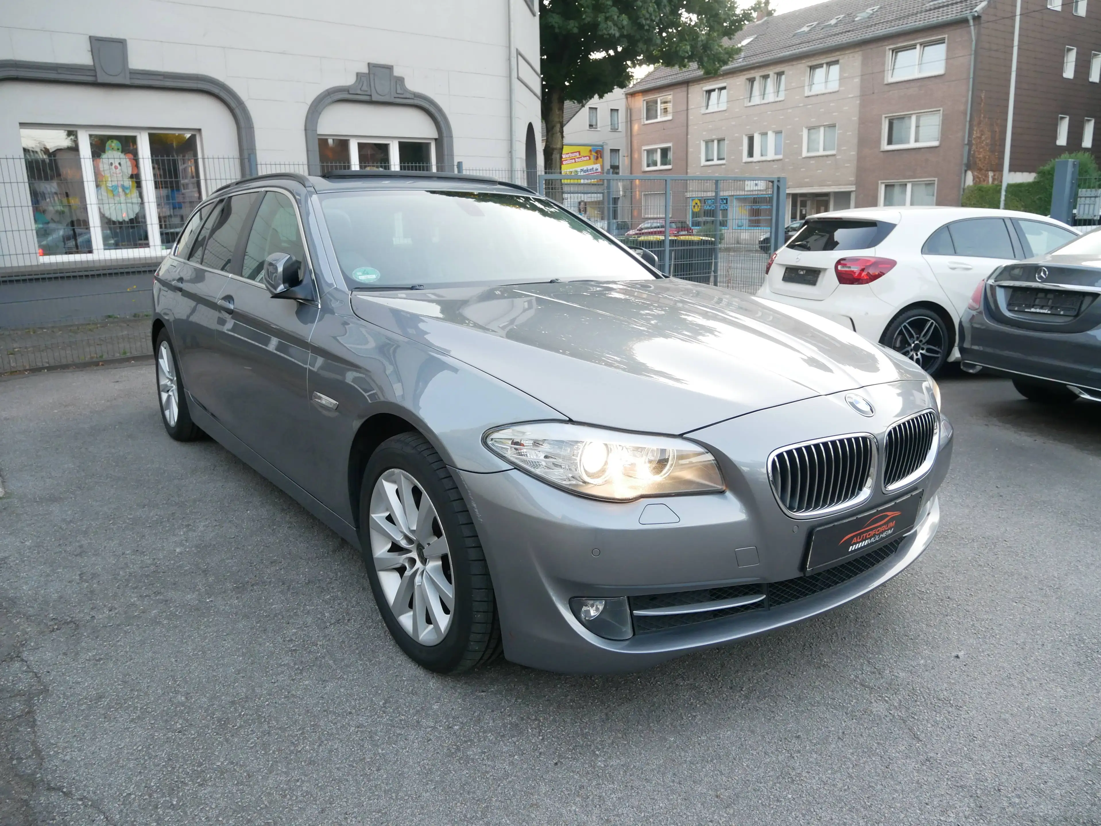 BMW 525 525 d xDrive Touring Aut. Pano Leder Navi Bi-Xenon AHK PDC ZV MFL — photo 7
