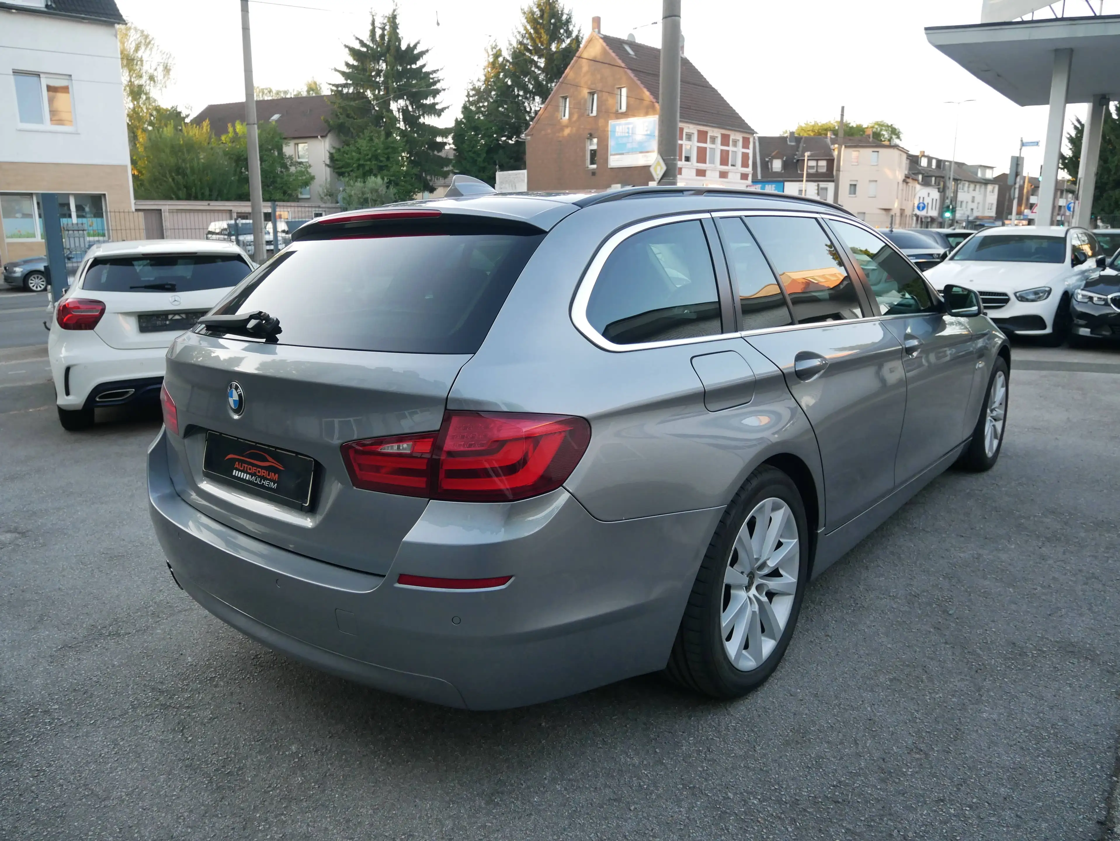 BMW 525 525 d xDrive Touring Aut. Pano Leder Navi Bi-Xenon AHK PDC ZV MFL — photo 5