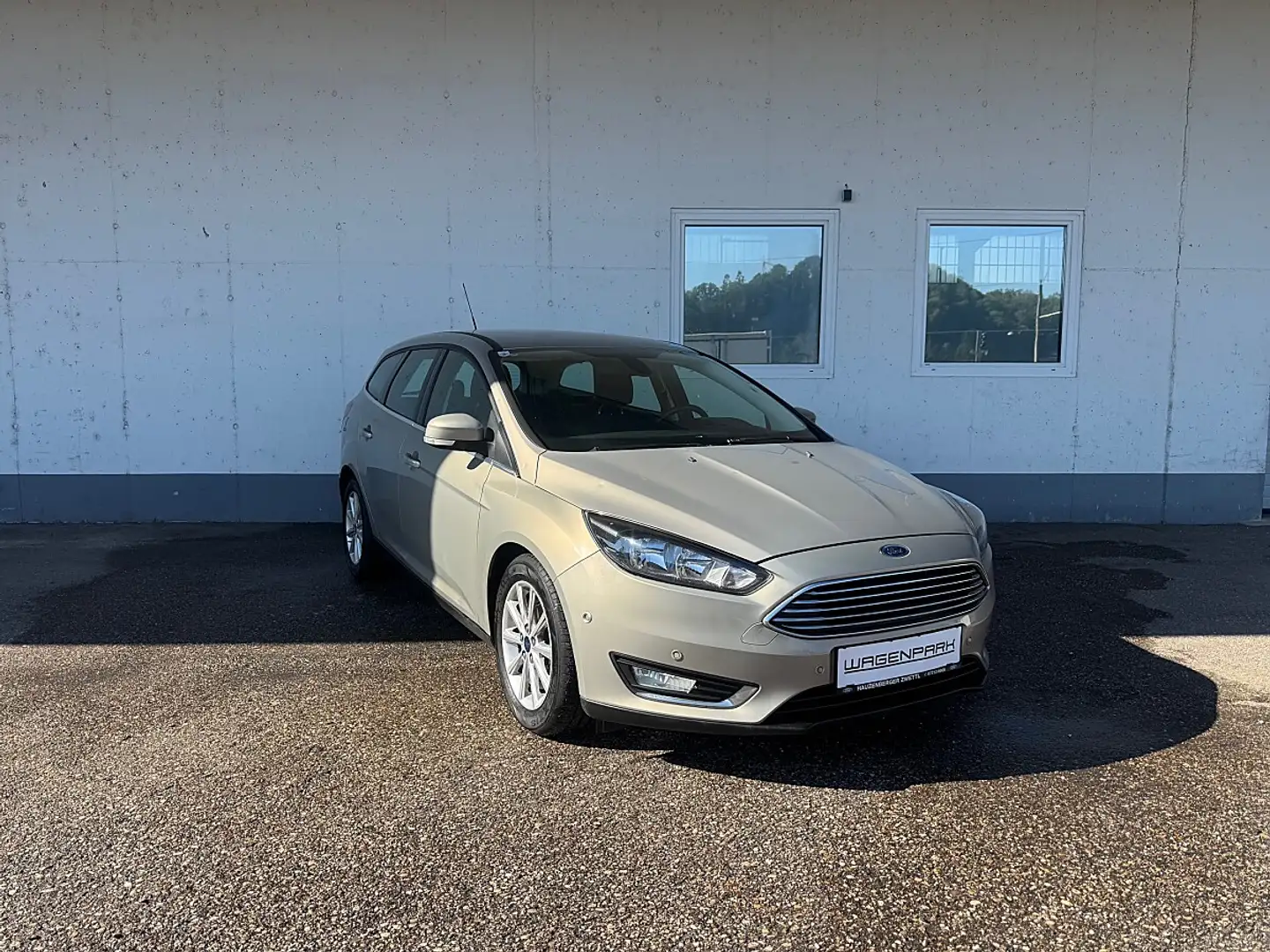 Ford Focus Traveller 1,5 TDCi Titanium Silber - 2
