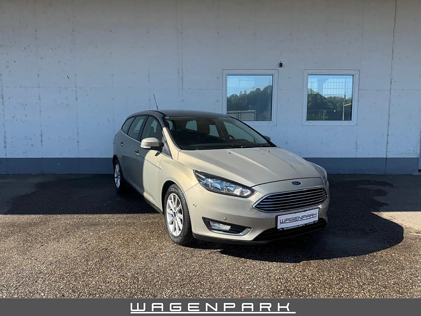 Ford Focus Traveller 1,5 TDCi Titanium Silber - 1