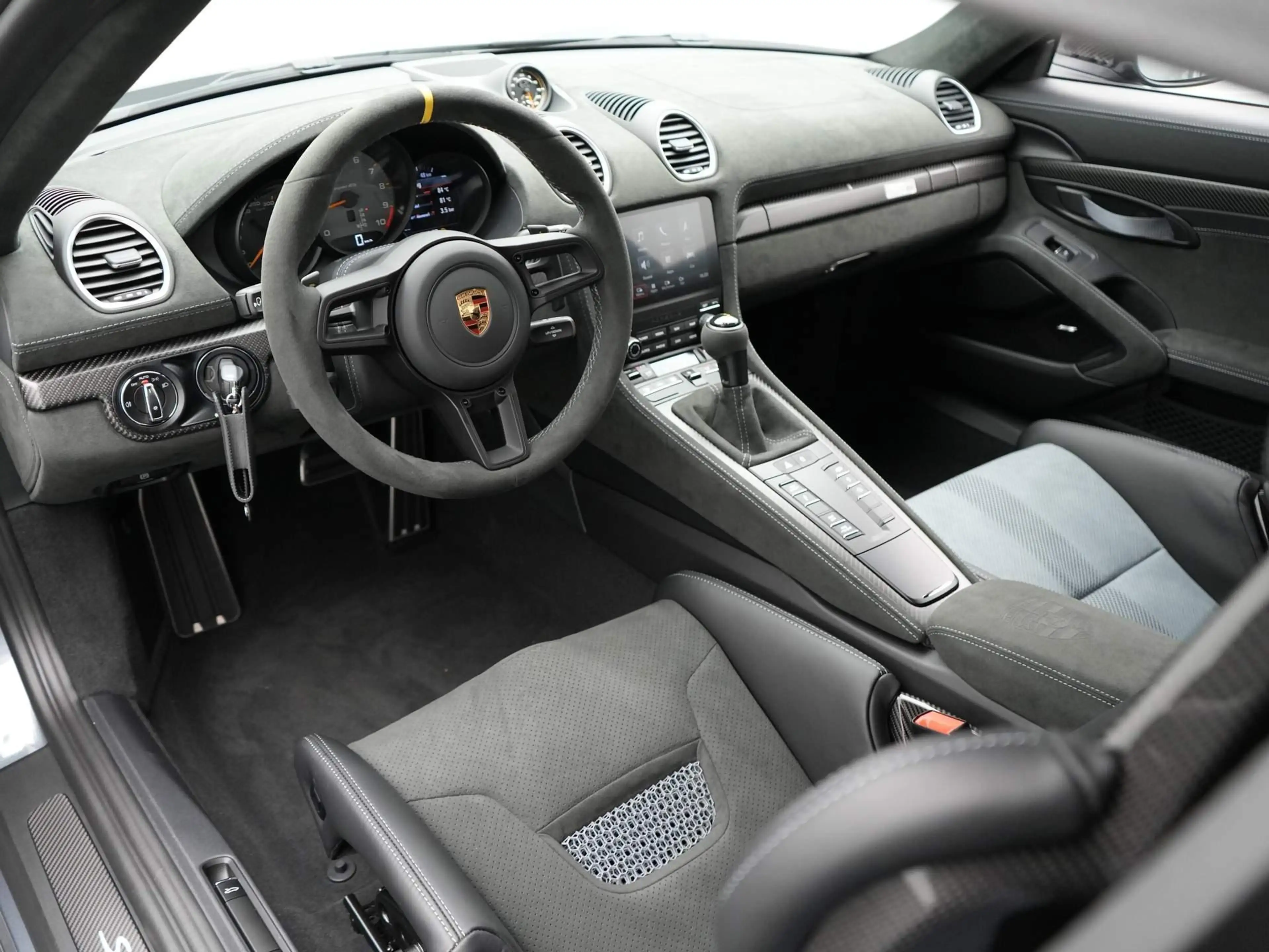 Porsche 718 Spyder RS — photo 13