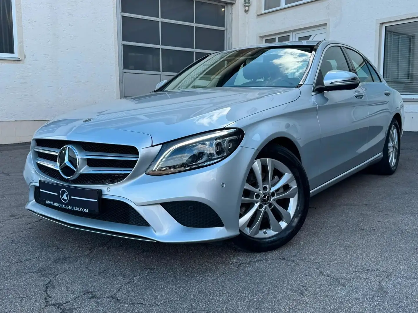 Mercedes-Benz C 180 Lim. 9G AMBIENTE R-KAM CARPLAY NAVI TEMPO Plateado - 1