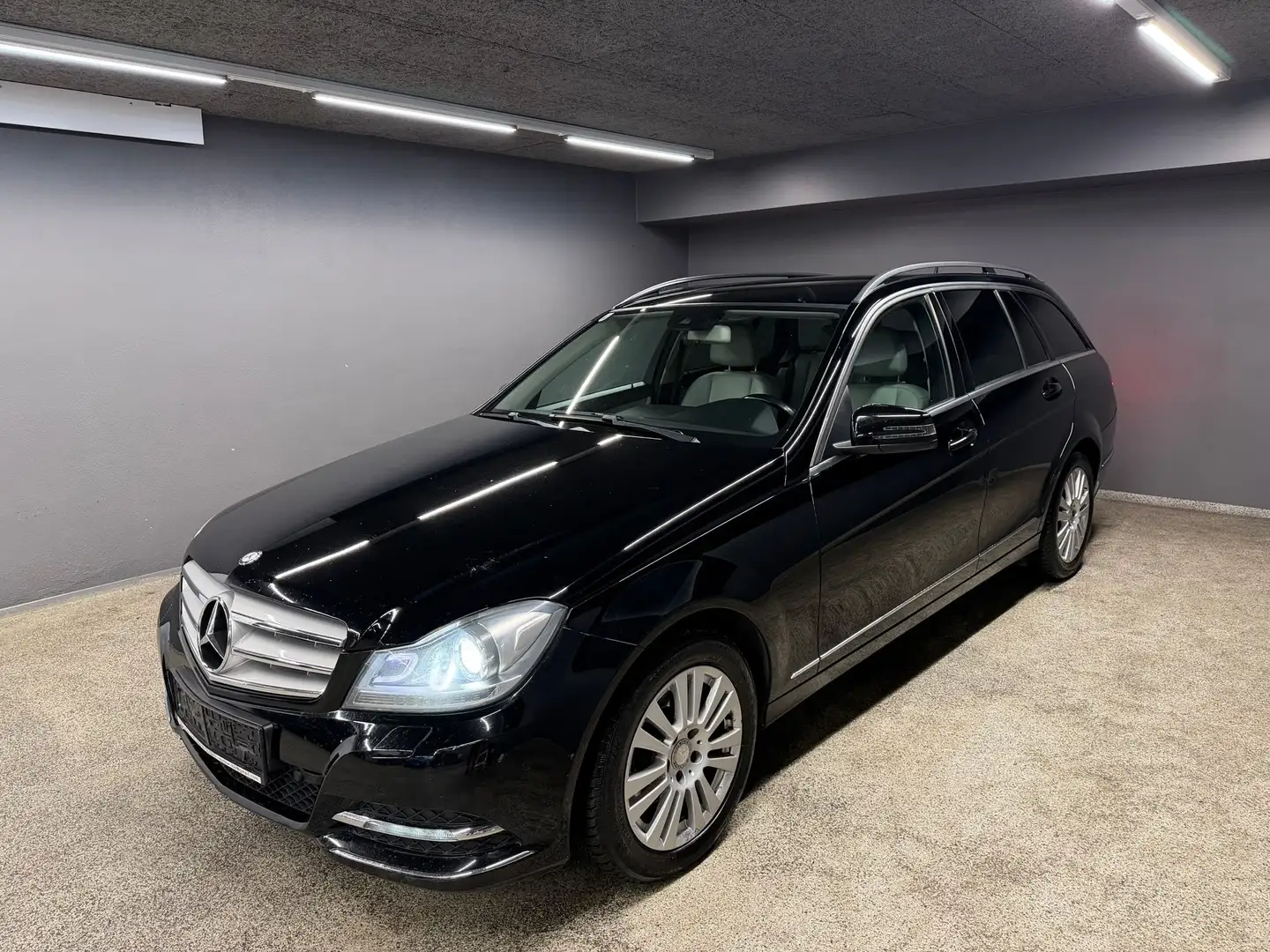 Mercedes-Benz C 220 C 220 T BlueEfficiency Edition CDI (204.202) Schwarz - 1