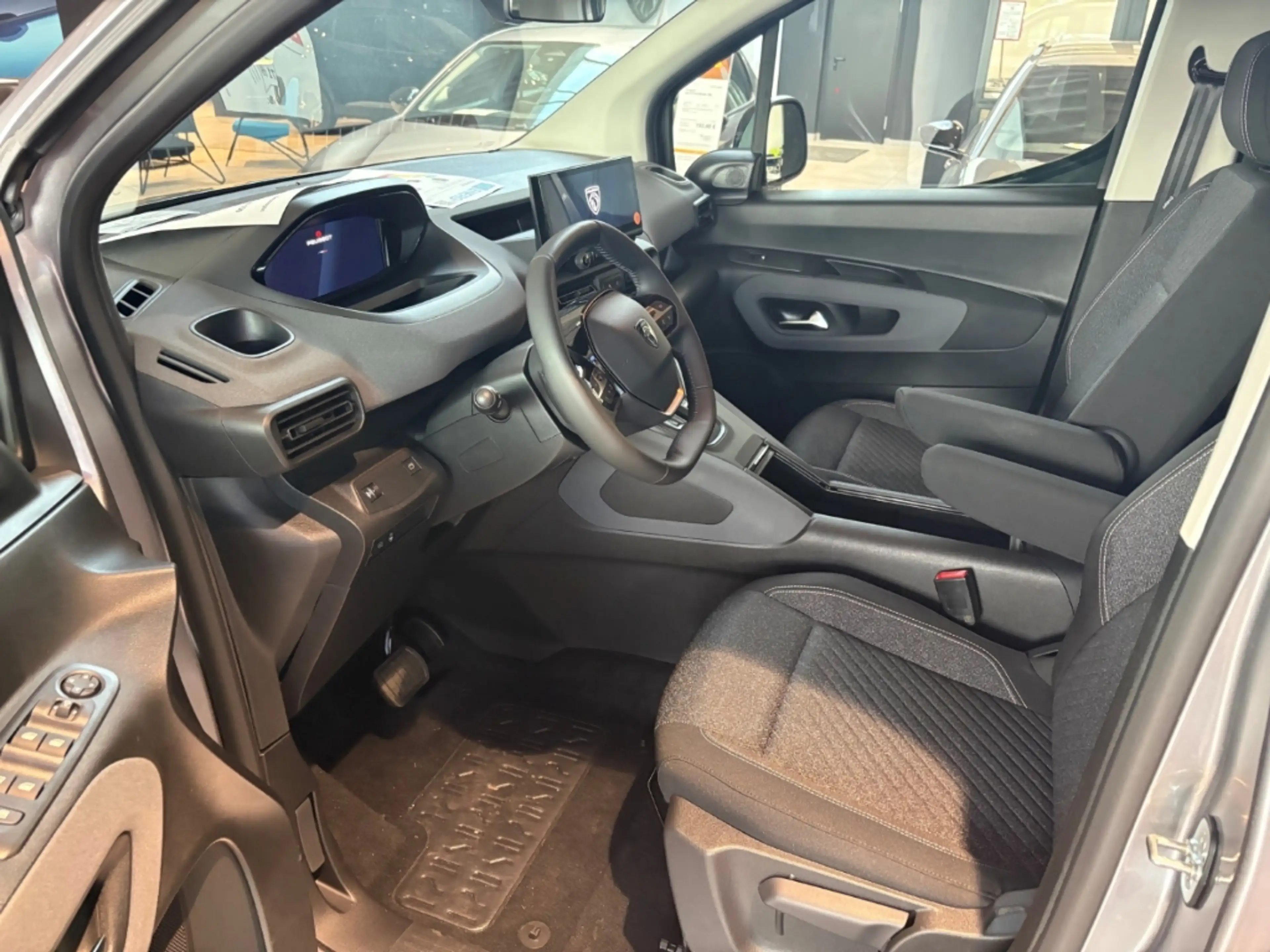 Peugeot Rifter N1 L1 Allure Diesel 130 EAT8 KAMERA DAB — photo 8
