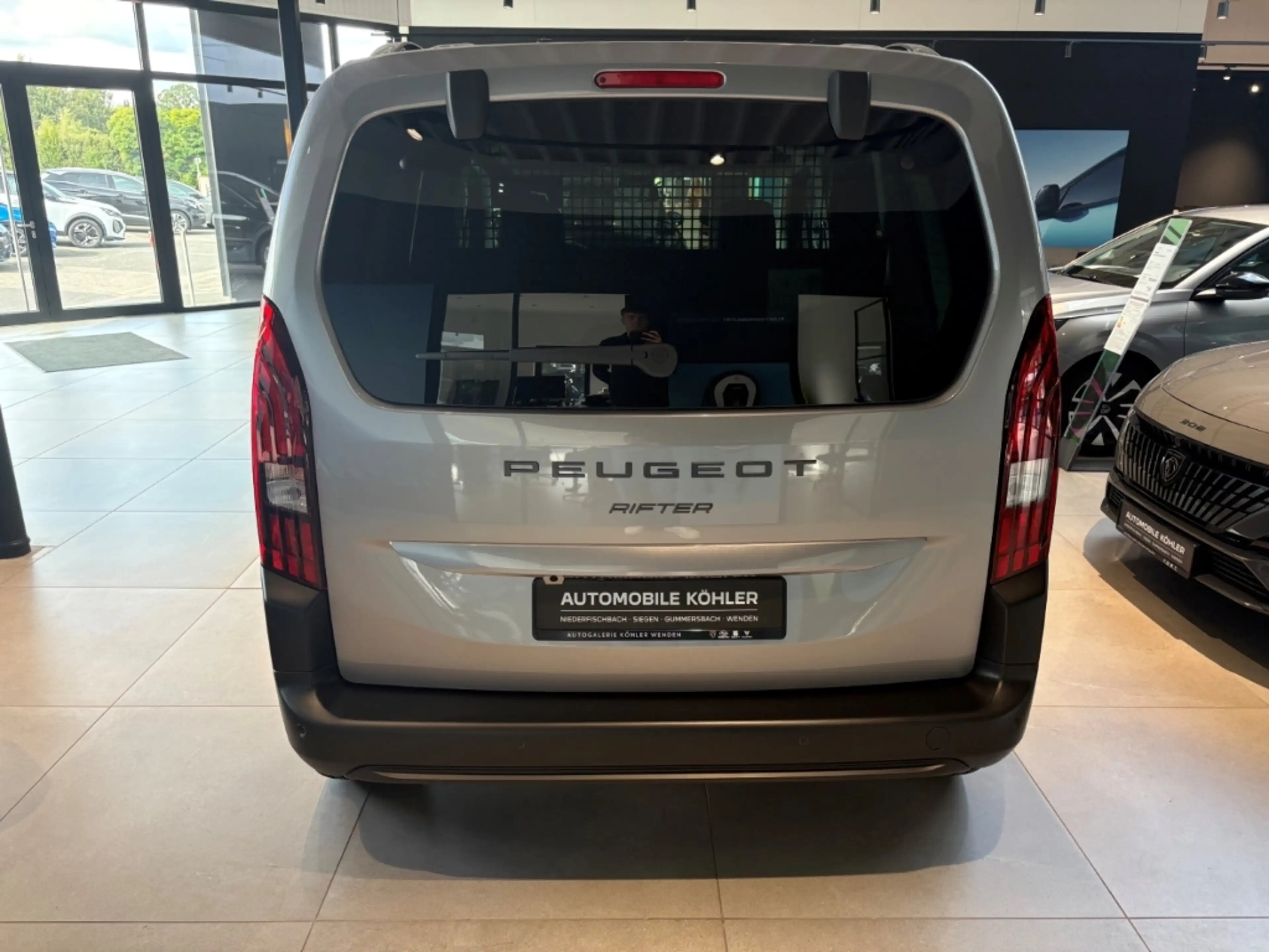 Peugeot Rifter N1 L1 Allure Diesel 130 EAT8 KAMERA DAB — photo 6