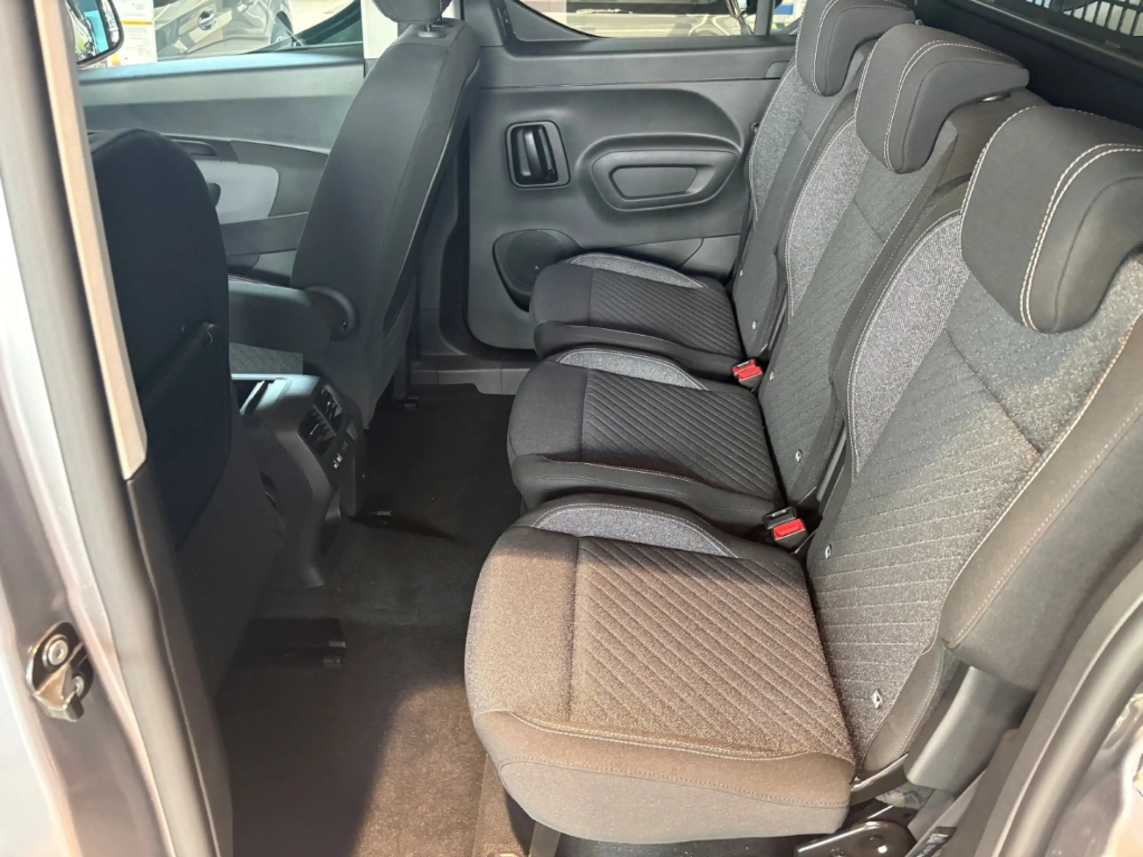 Peugeot Rifter N1 L1 Allure Diesel 130 EAT8 KAMERA DAB — photo 11