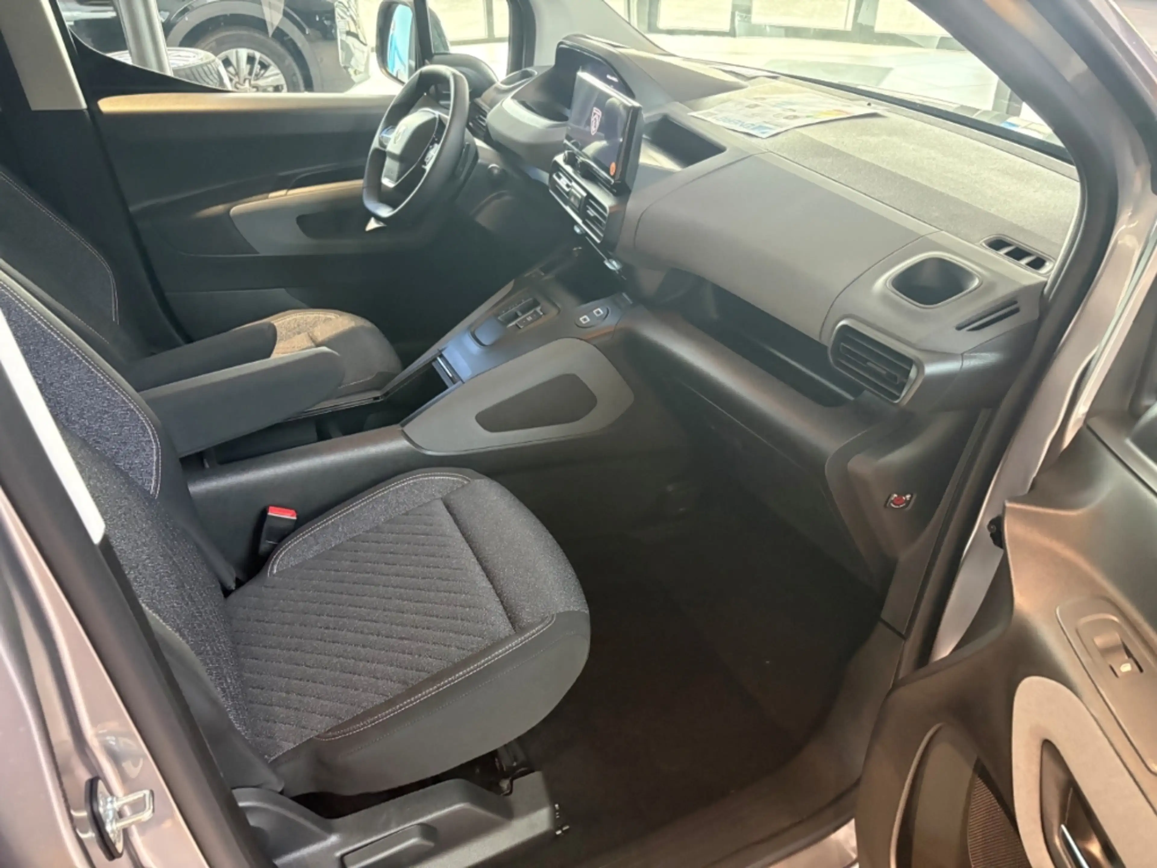 Peugeot Rifter N1 L1 Allure Diesel 130 EAT8 KAMERA DAB — photo 7