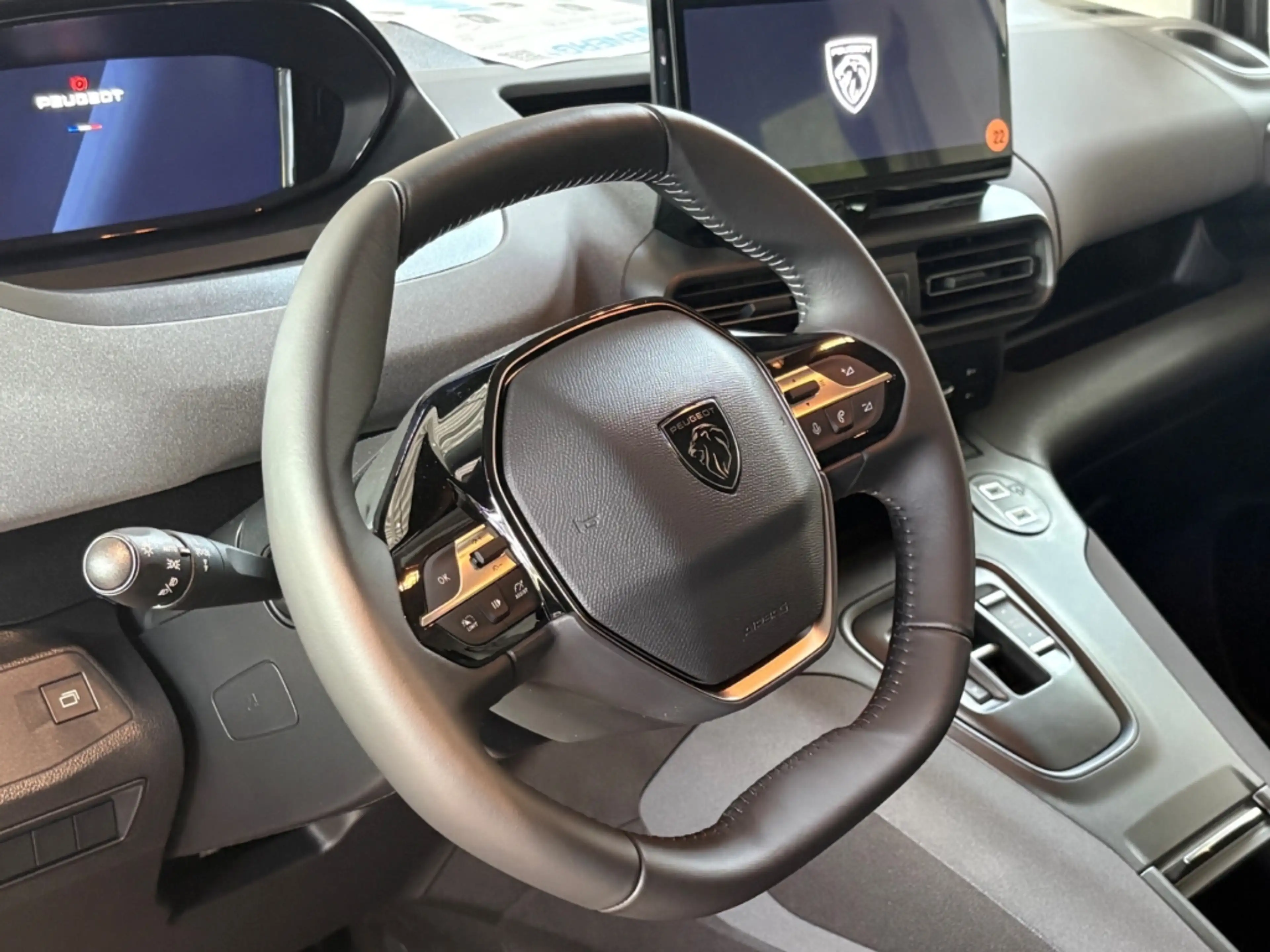Peugeot Rifter N1 L1 Allure Diesel 130 EAT8 KAMERA DAB — photo 9