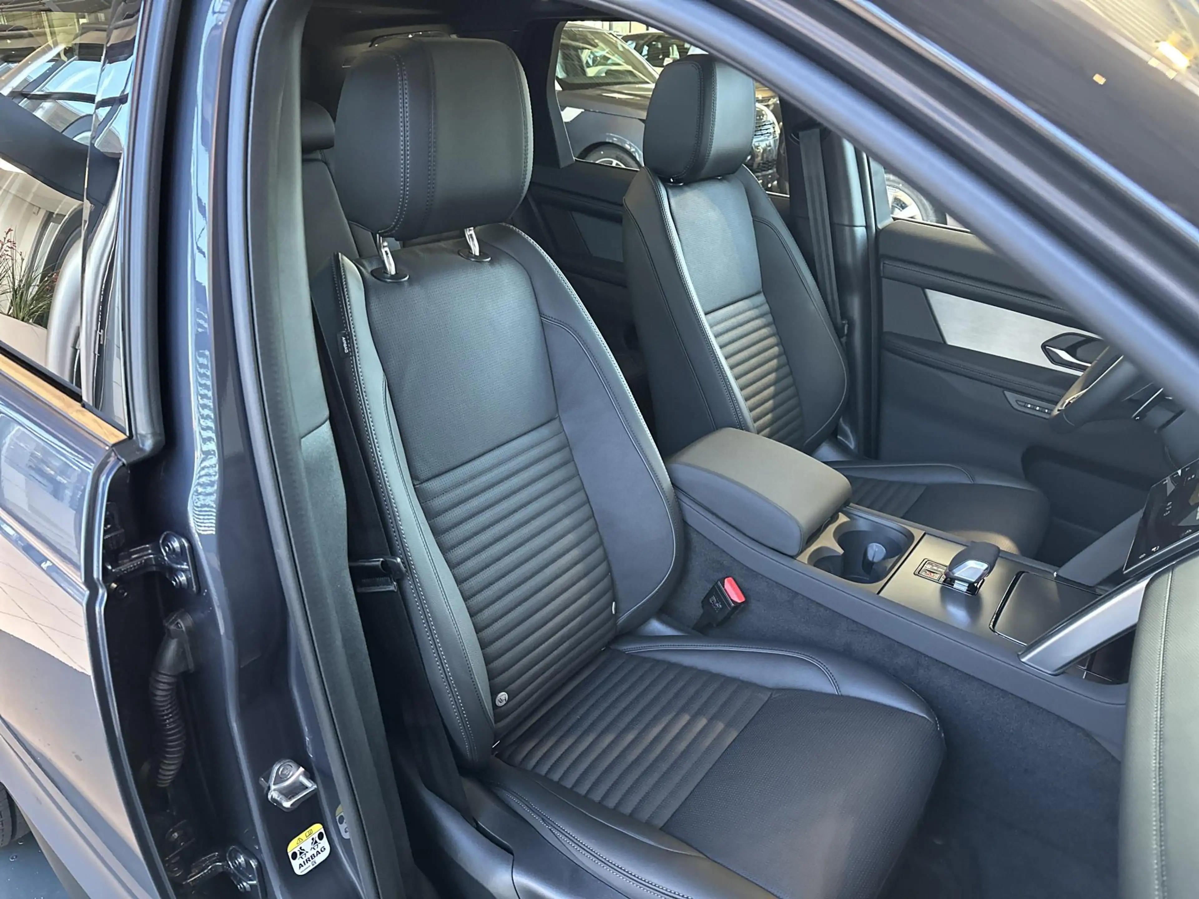 Land Rover Discovery Sport P270e Landmark Edition | Cold Climate Pack | Panor — photo 10