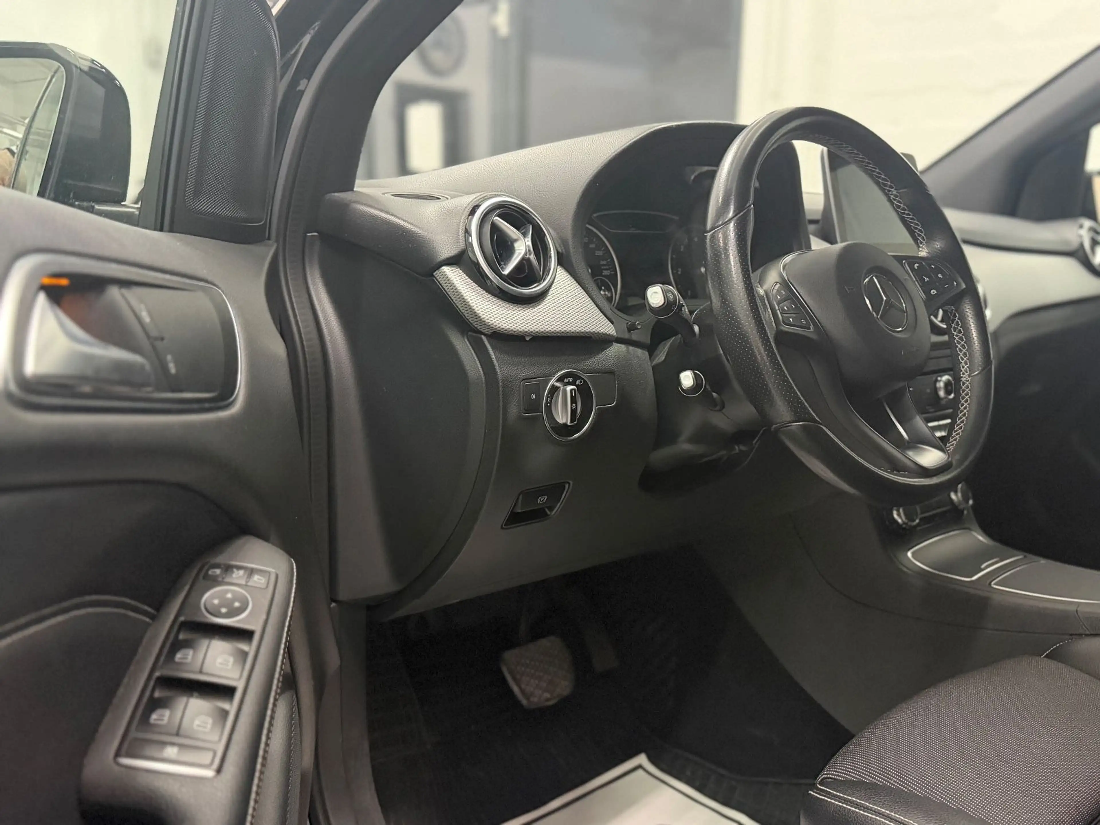 Mercedes-Benz B 220 CDI/Facelift 2018/Automatik/Led/Navi/SHZ — photo 11