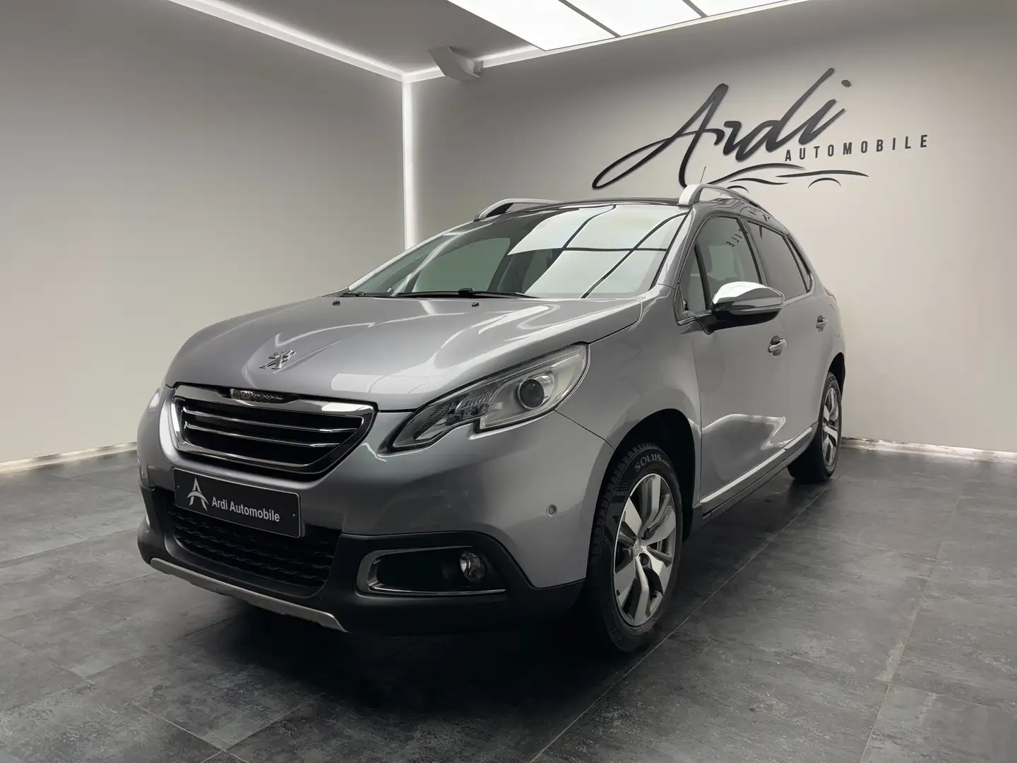 Peugeot 2008 1.6 e-HDi *TOIT PANO*LED*1ER PROPRIO*GARANTIE* Gris - 1