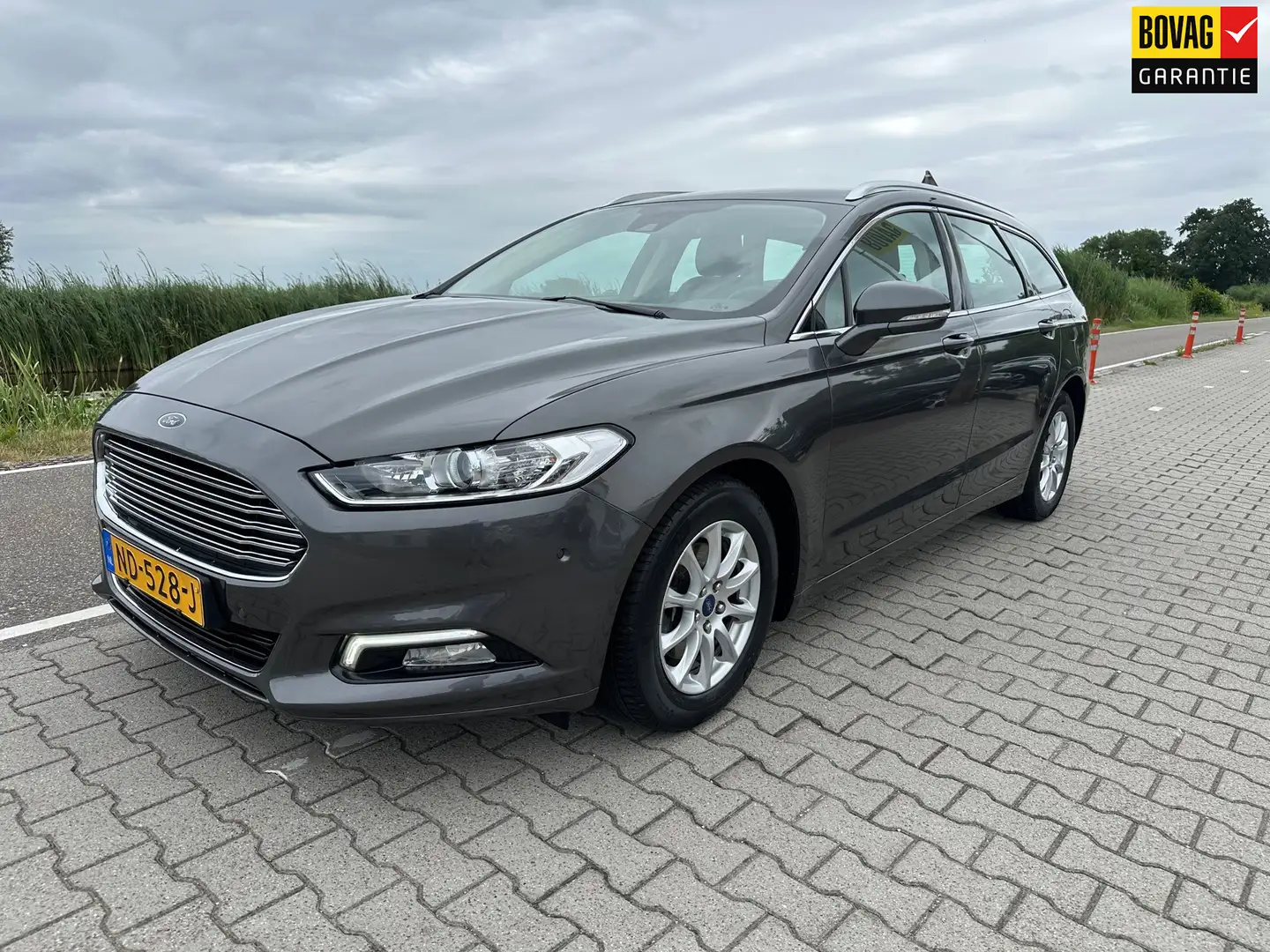 Ford Mondeo Wagon 1.5 Titanium Navi, Carplay, PDC, Cruisecontr Grijs - 1