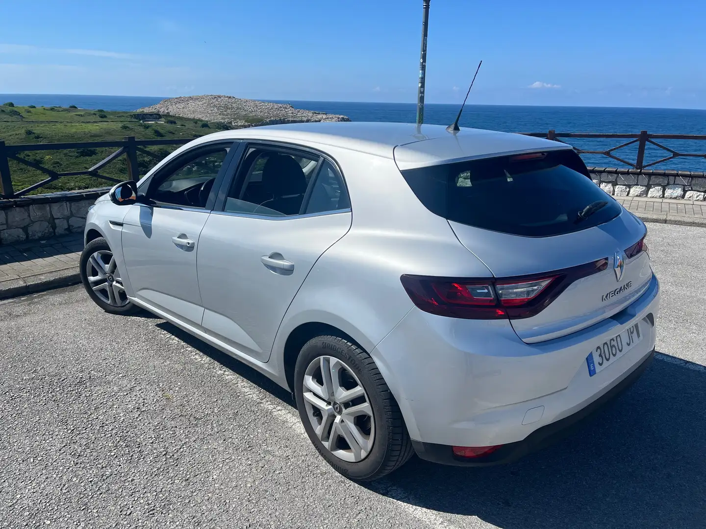 Renault Megane Mégane 1.2 TCe Energy Intens 97kW Intens Plateado - 2