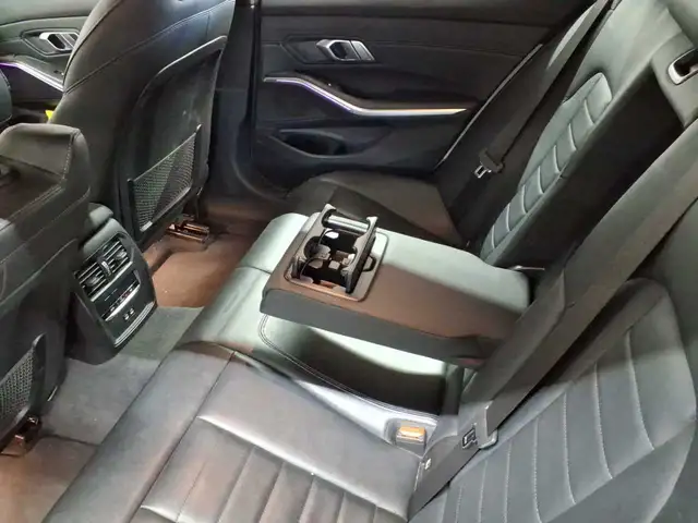 BMW 3 Series view 8
