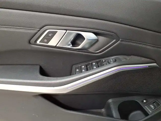 BMW 3 Series view 4