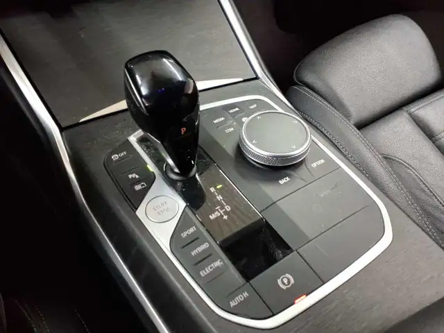 BMW 3 Series view 15
